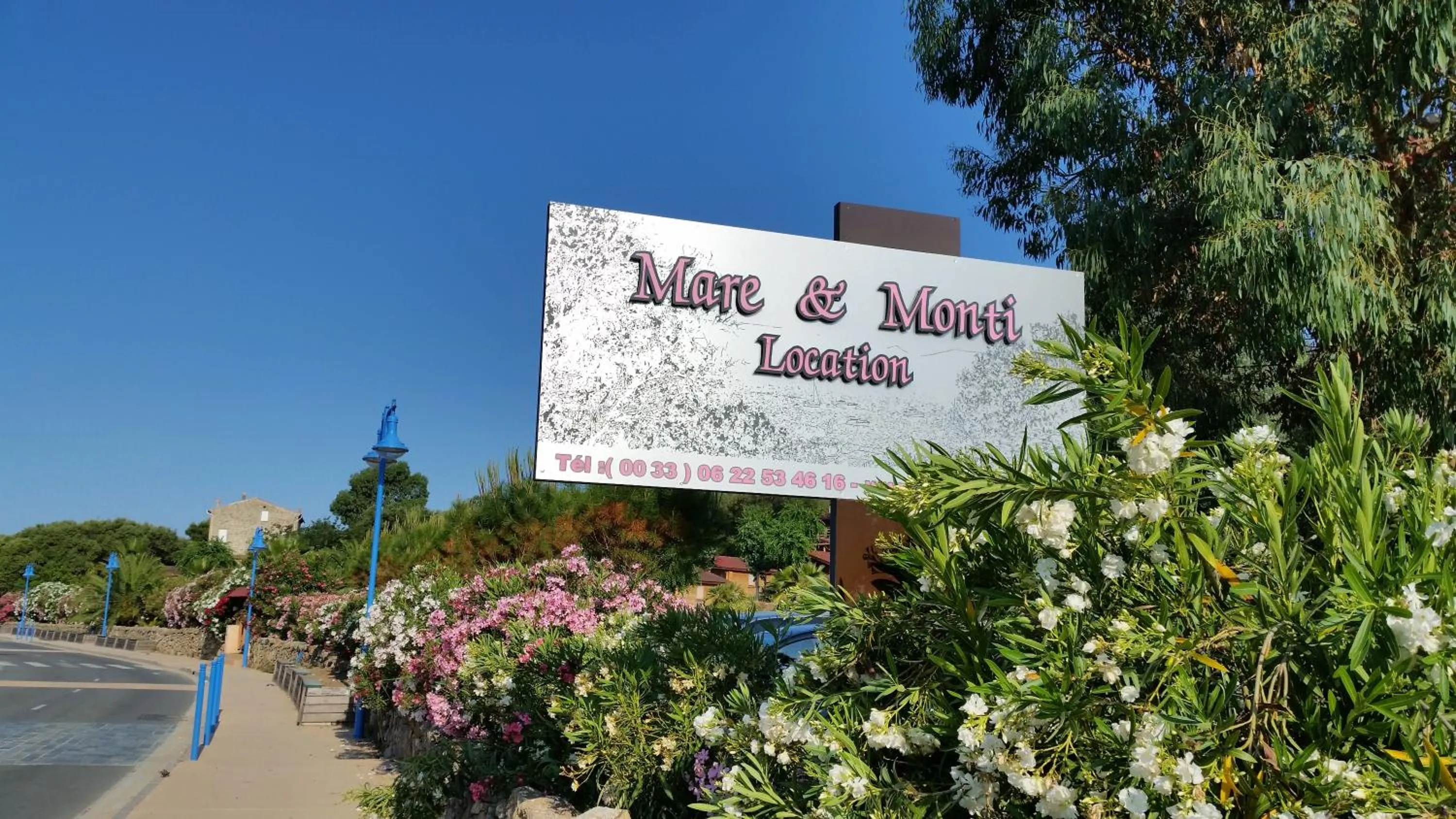 Property logo or sign in Mare E Monti