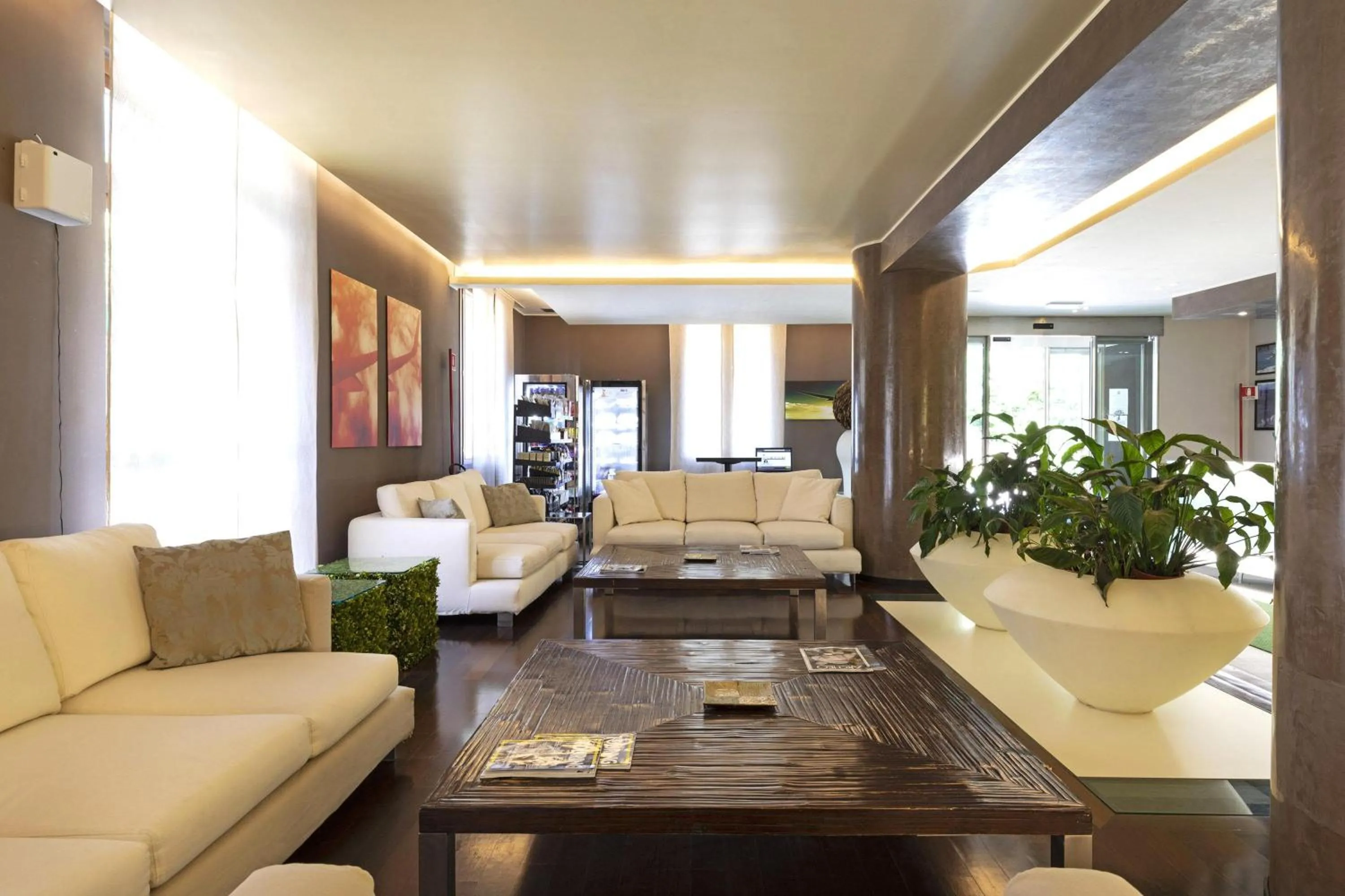 Lobby or reception in B&B HOTEL Malpensa Lago Maggiore