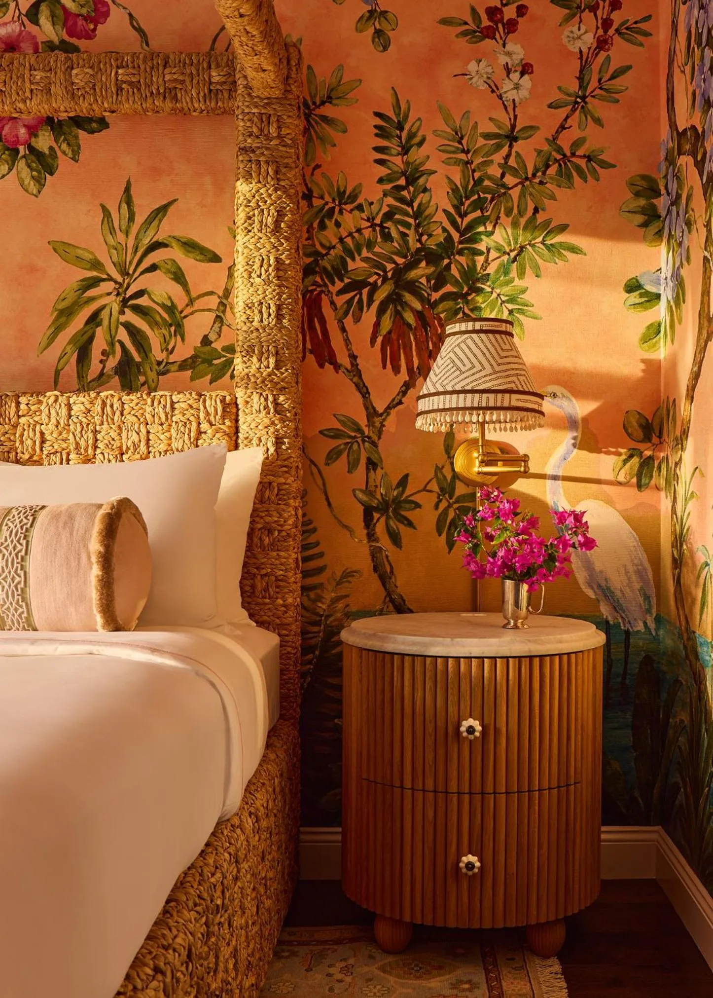 Bed in Coral Sands Inn & Cottages