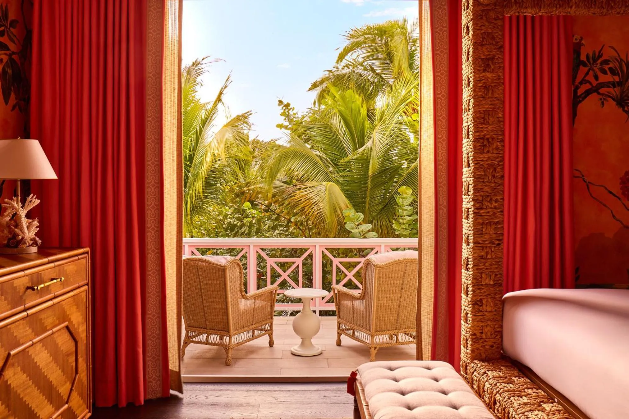 Balcony/Terrace, Bed in Coral Sands Inn & Cottages