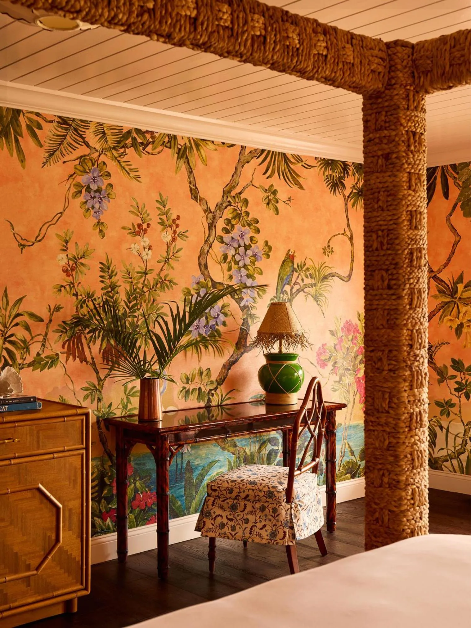 Bedroom, Bed in Coral Sands Inn & Cottages