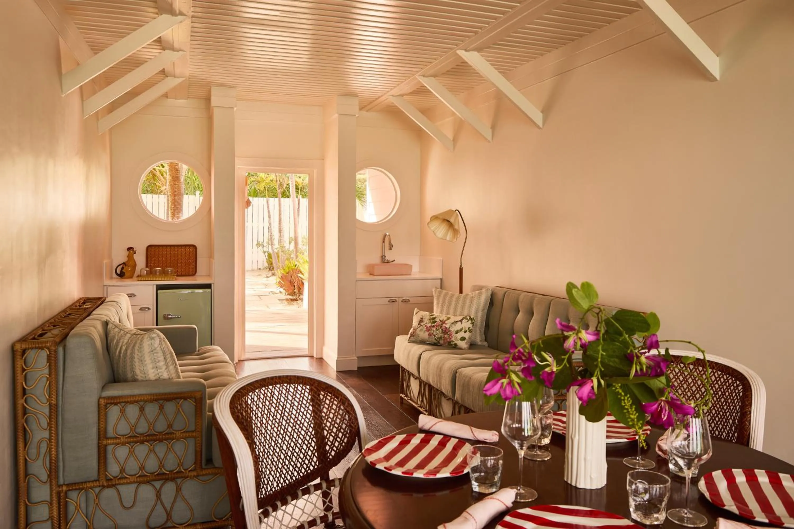 Kitchen or kitchenette in Coral Sands Inn & Cottages