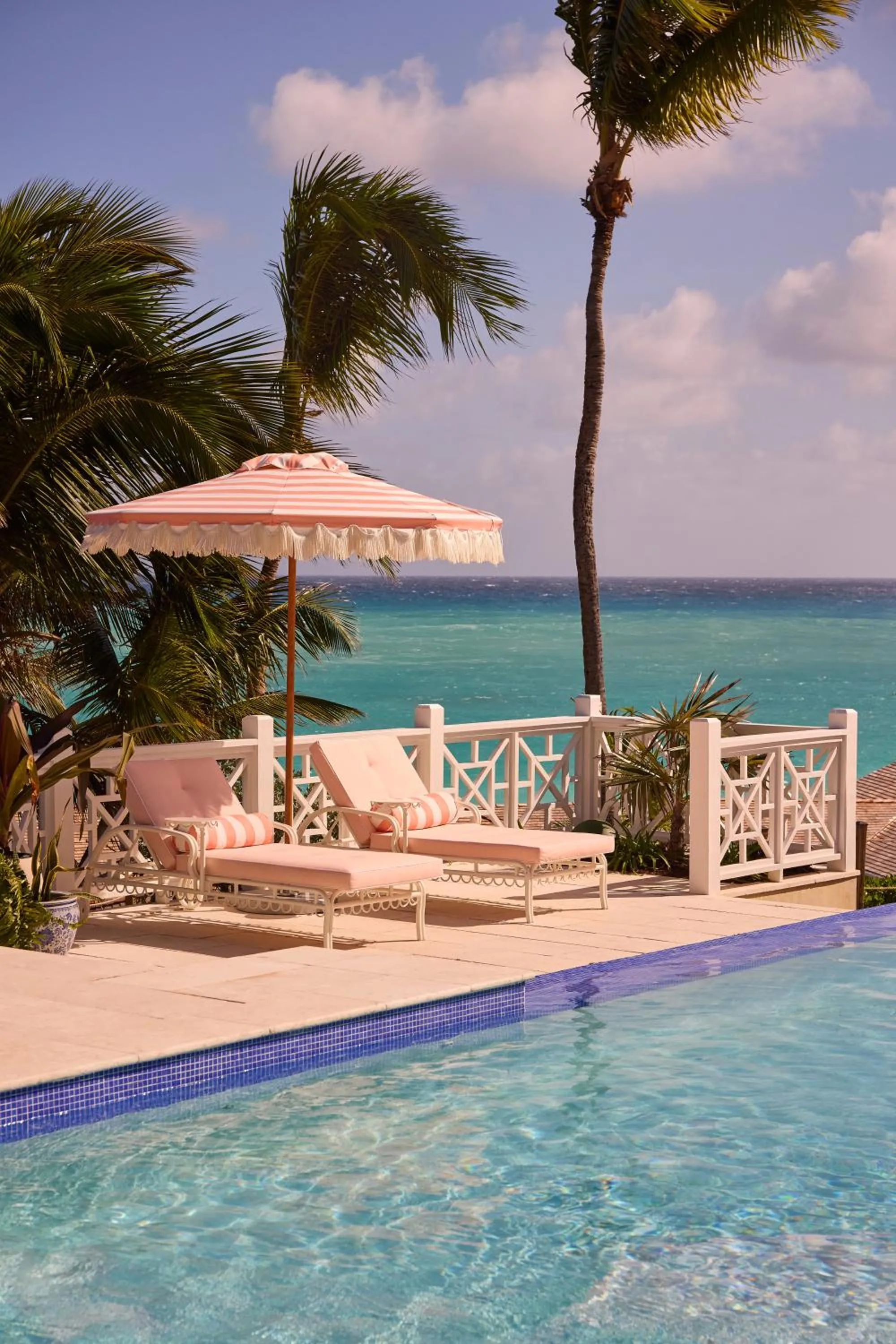 Swimming pool in Coral Sands Inn & Cottages