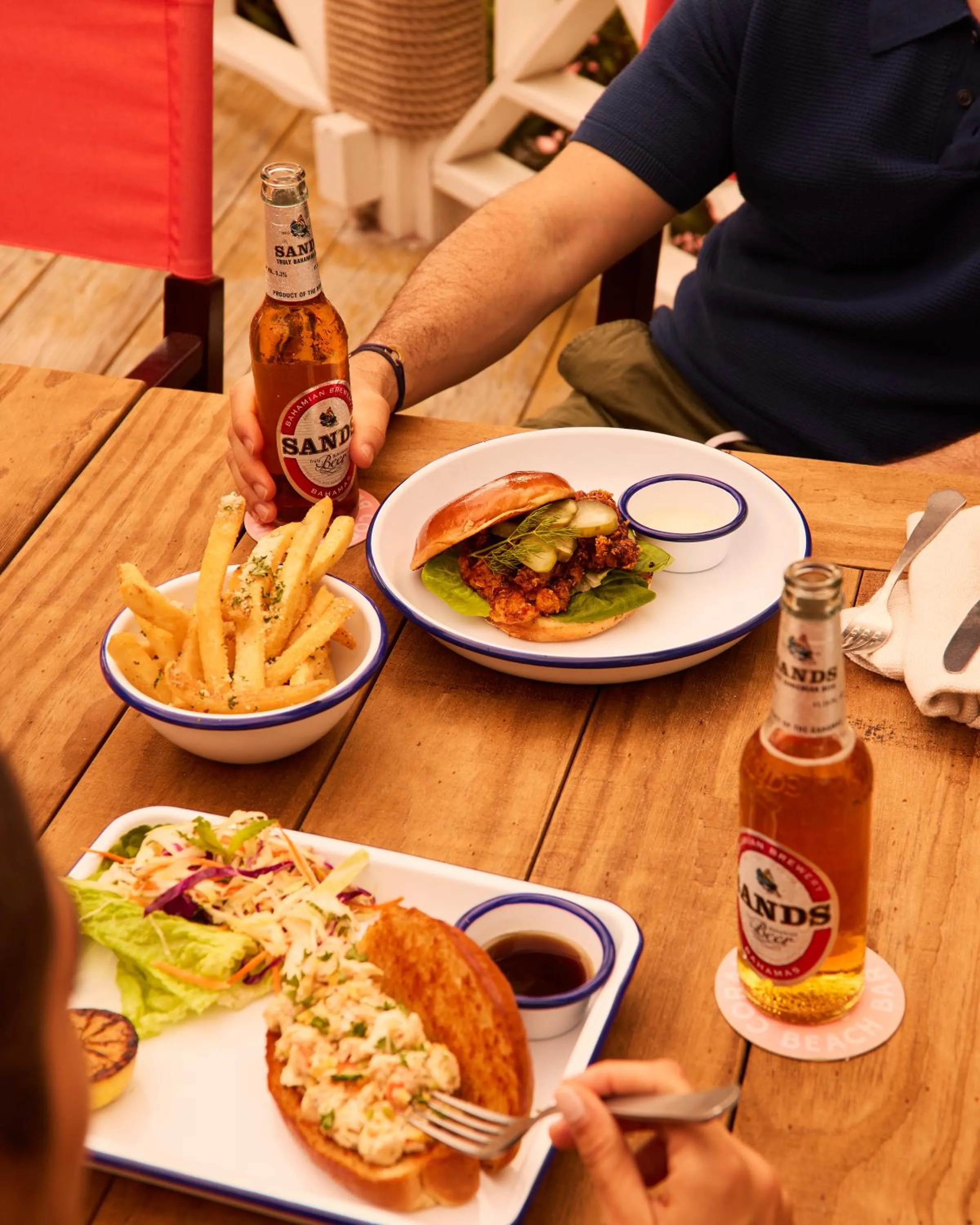 Restaurant/places to eat in Coral Sands Inn & Cottages