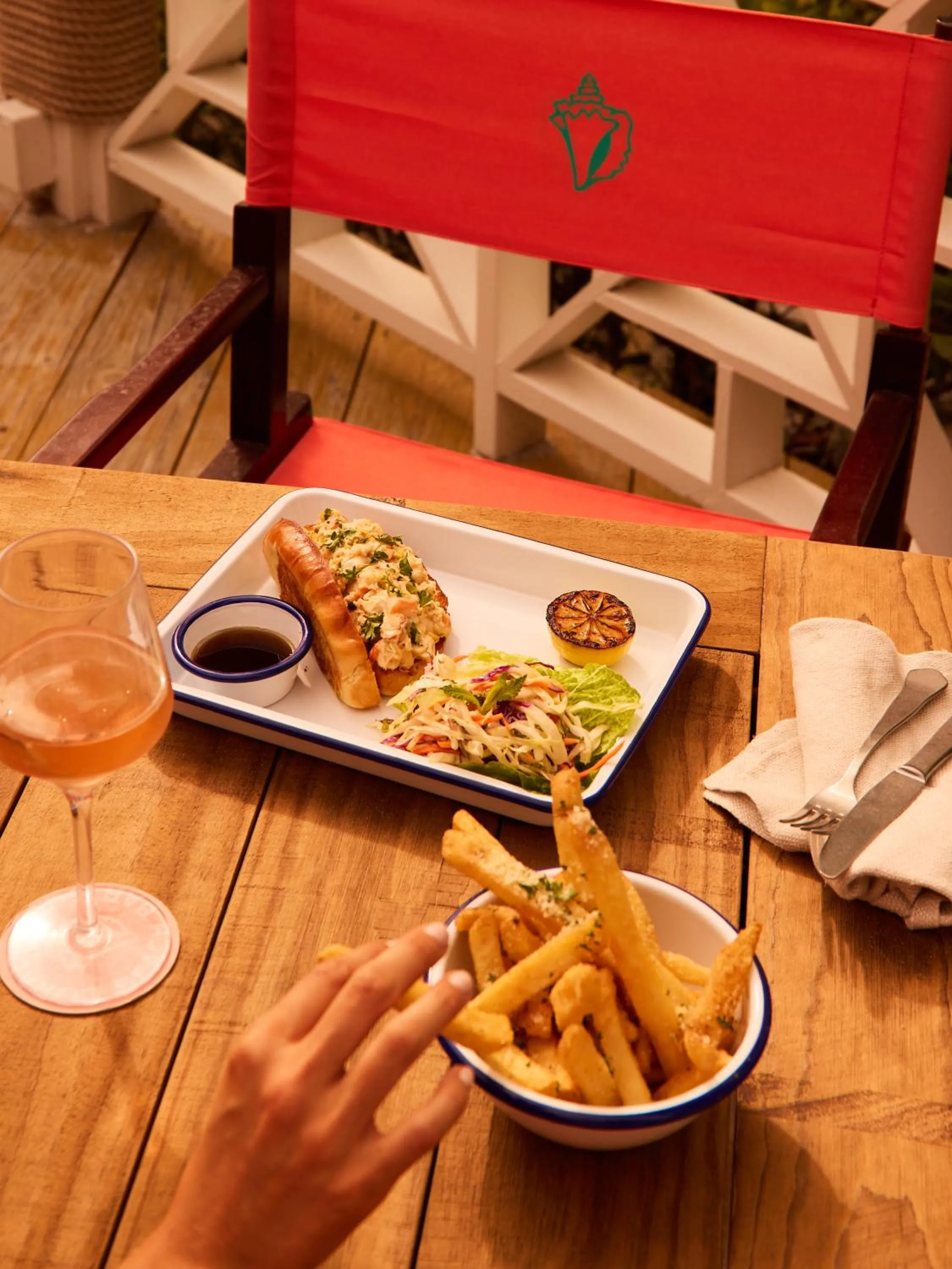 Restaurant/places to eat in Coral Sands Inn & Cottages