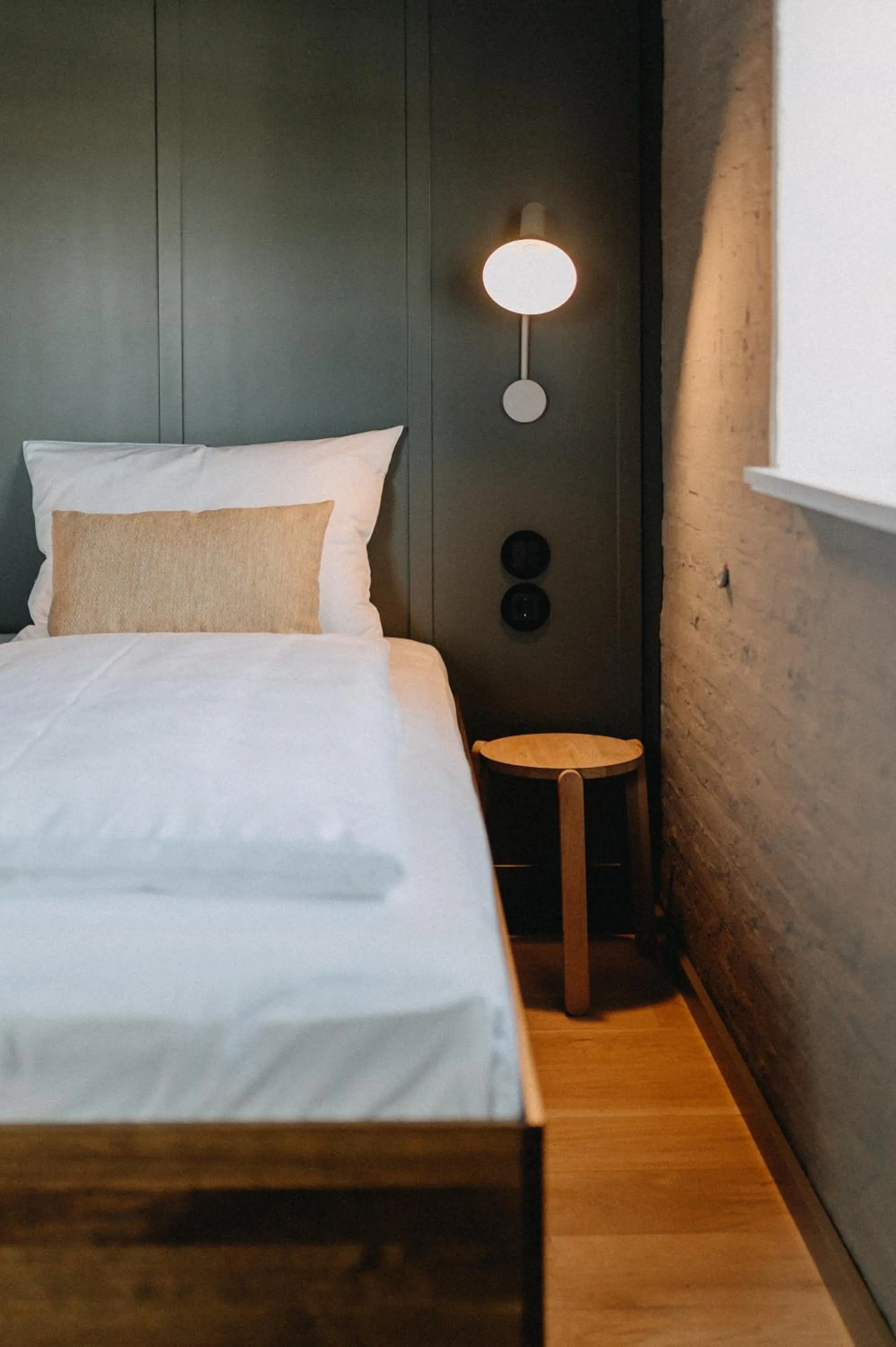 Photo of the whole room, Bed in Südspeicher