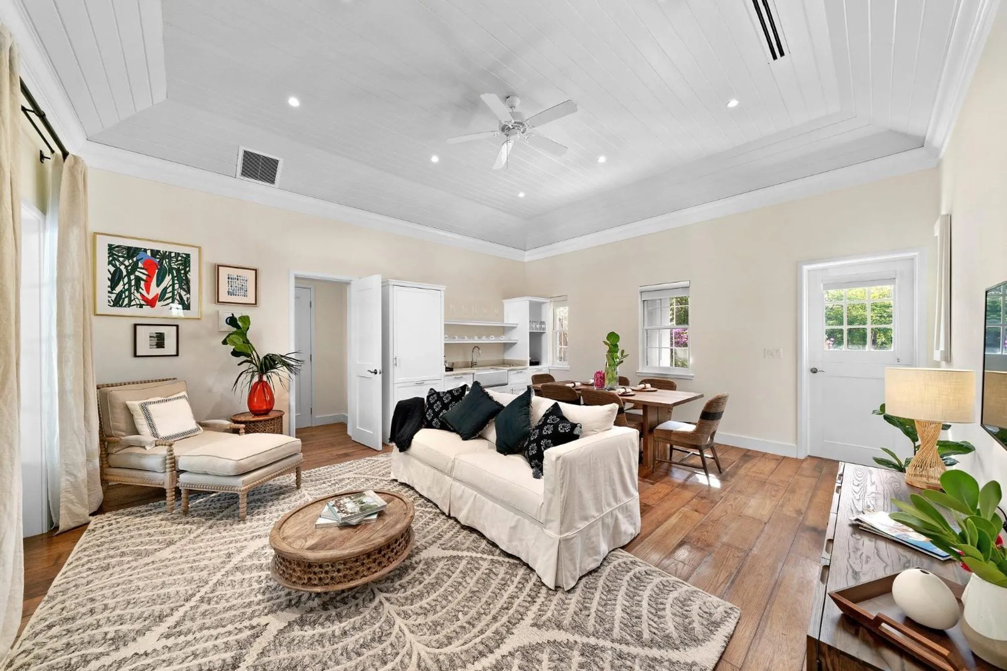 Living room in Pink Sands Resort