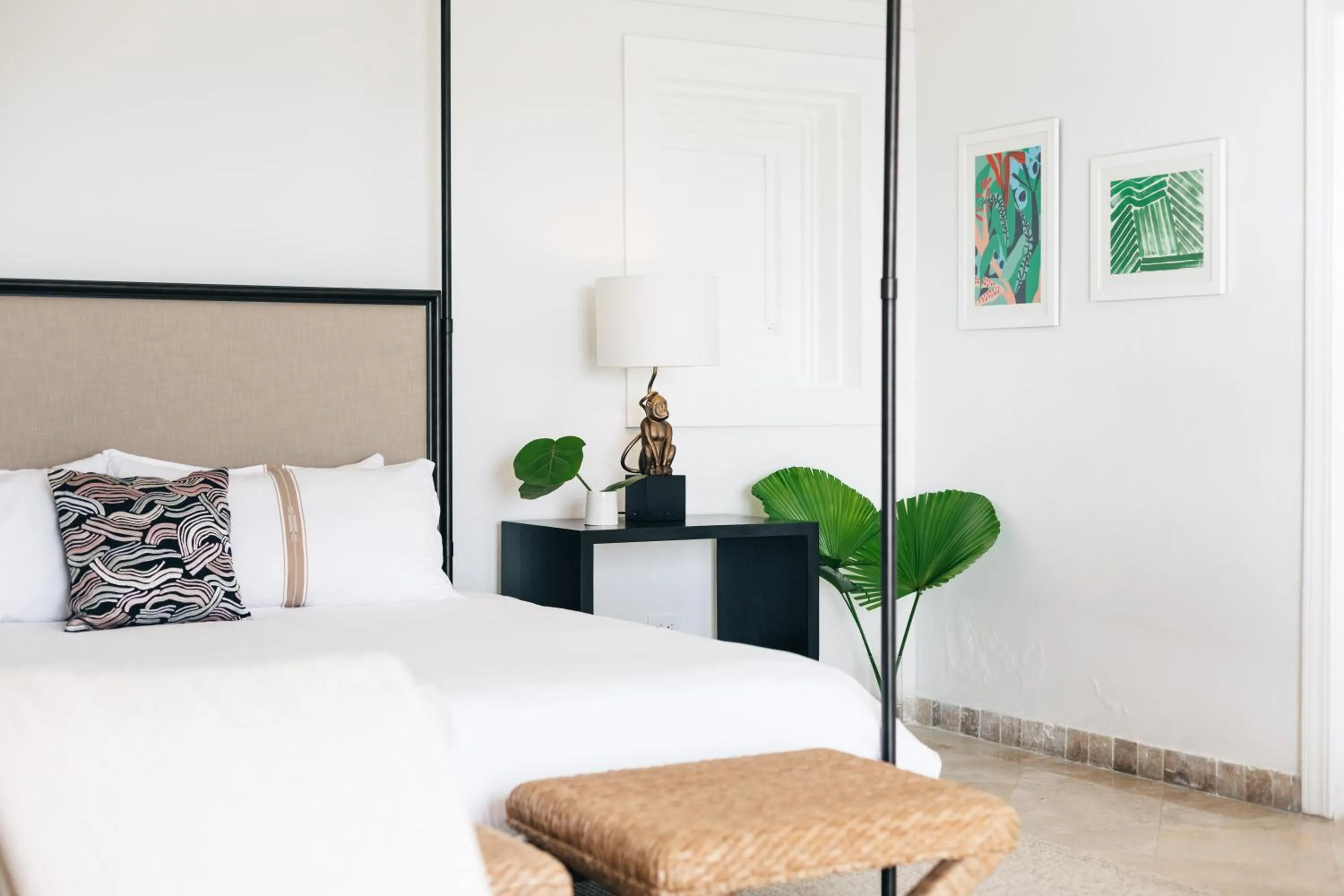 Bedroom, Bed in Pink Sands Resort