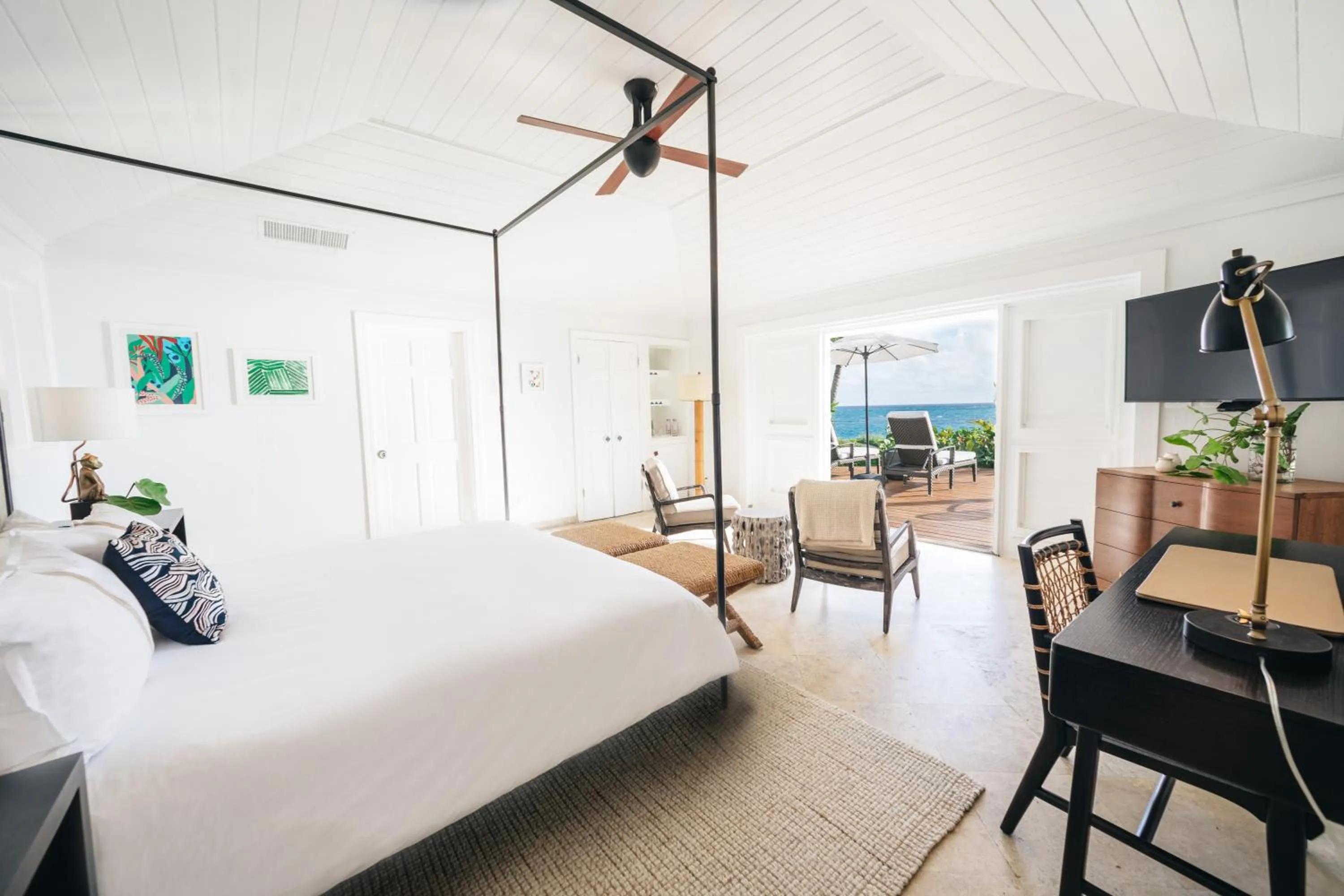 Bedroom, Bed in Pink Sands Resort