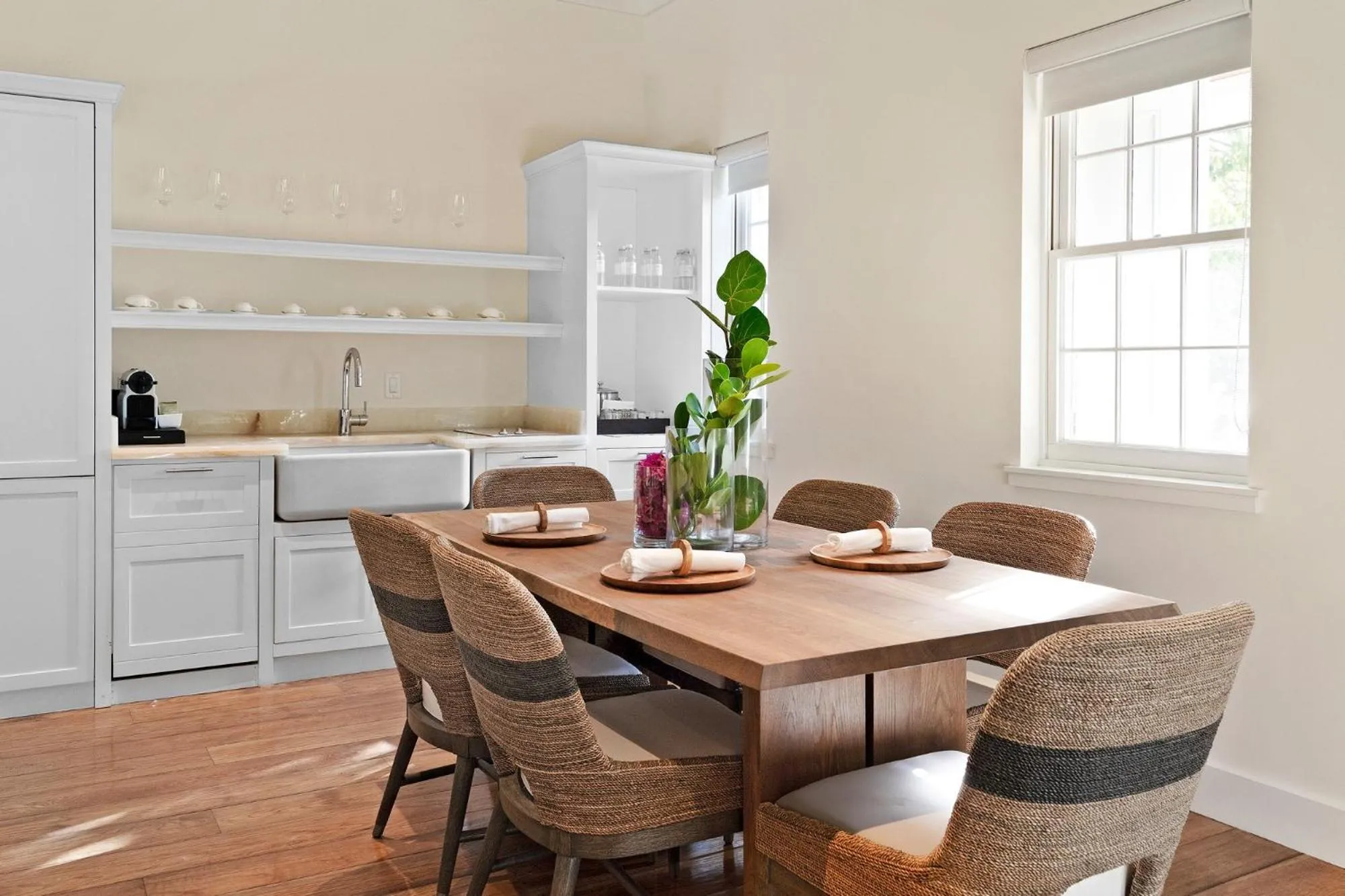 Dining area in Pink Sands Resort