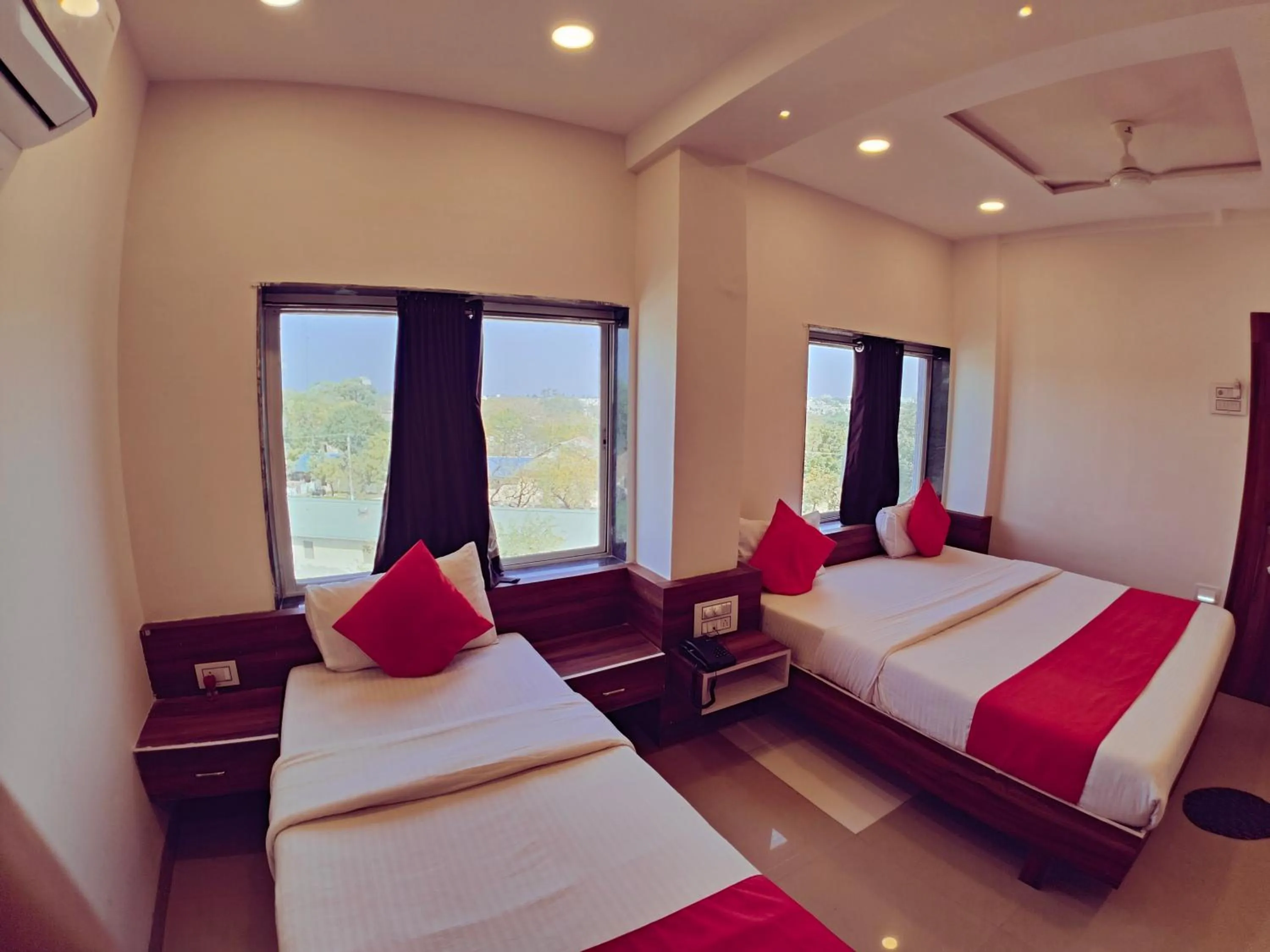 Bed in Hotel Nawanagar Residency