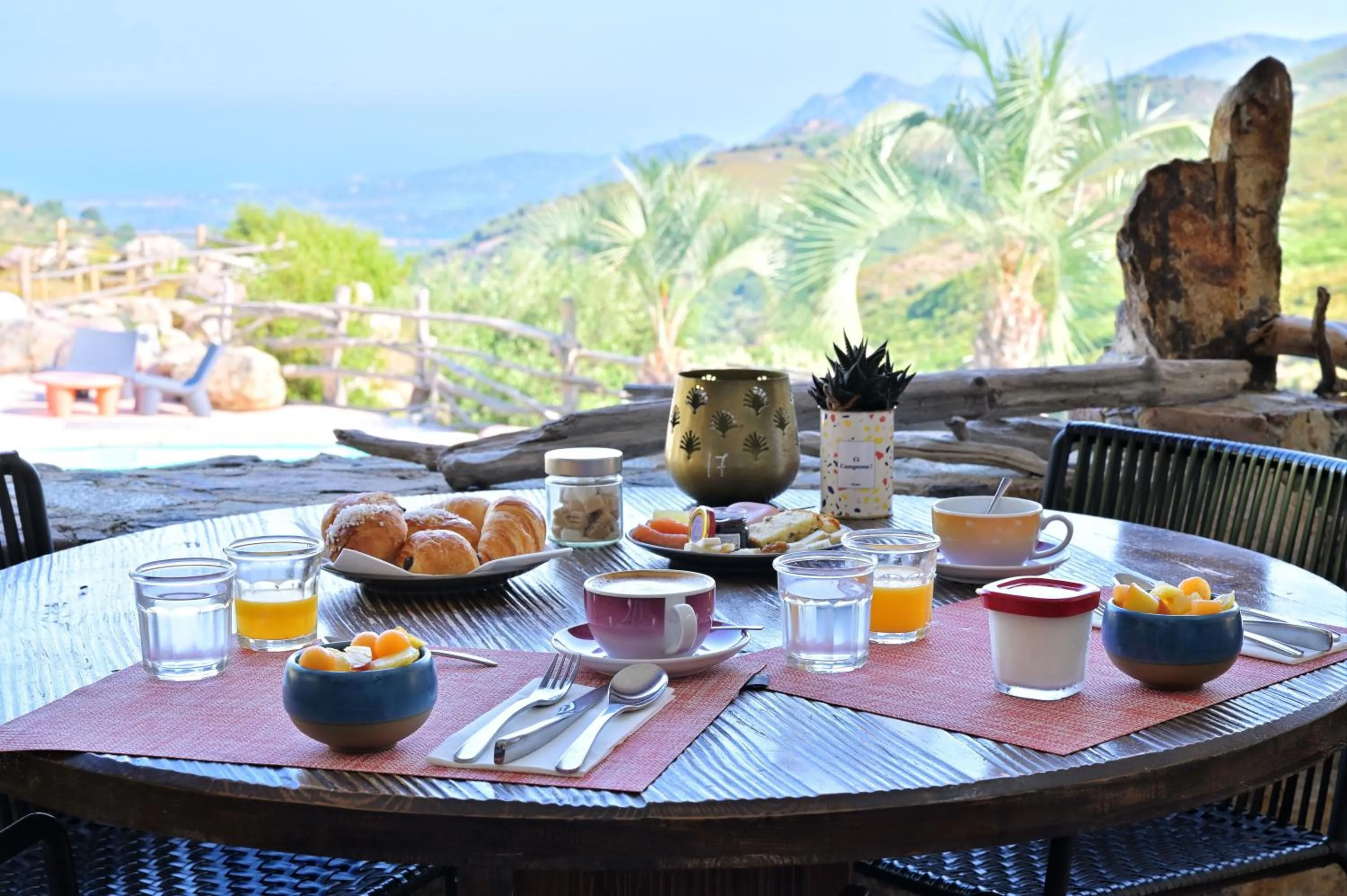Breakfast in Hôtel Domaine A Flatta