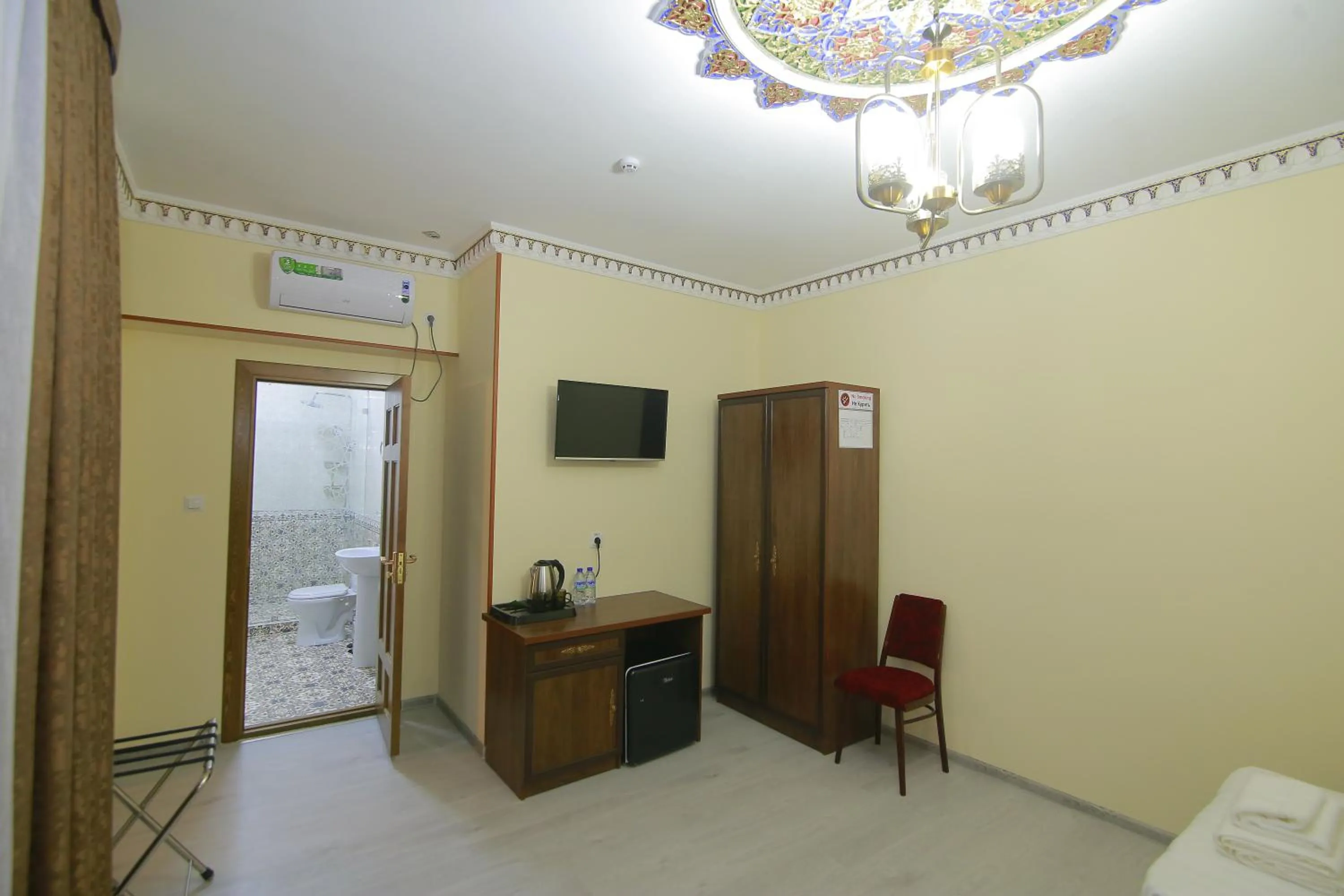 TV and multimedia in Sahar Boutique Hotel