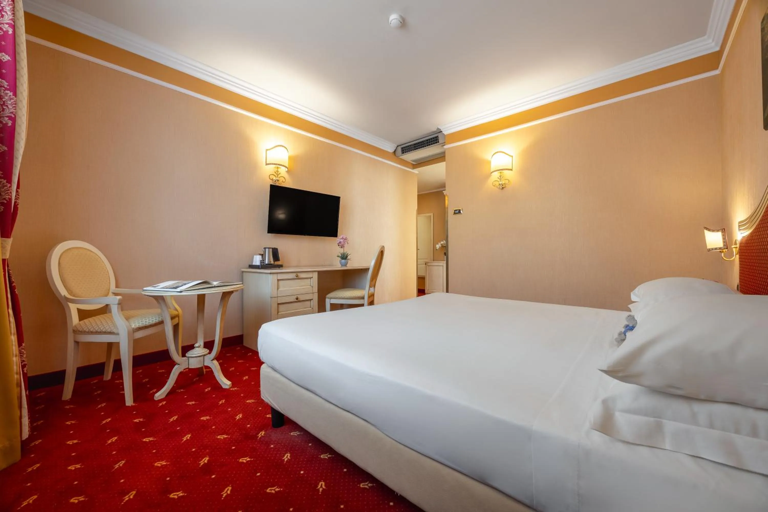 Bedroom, Bed in iH Hotels Padova Admiral