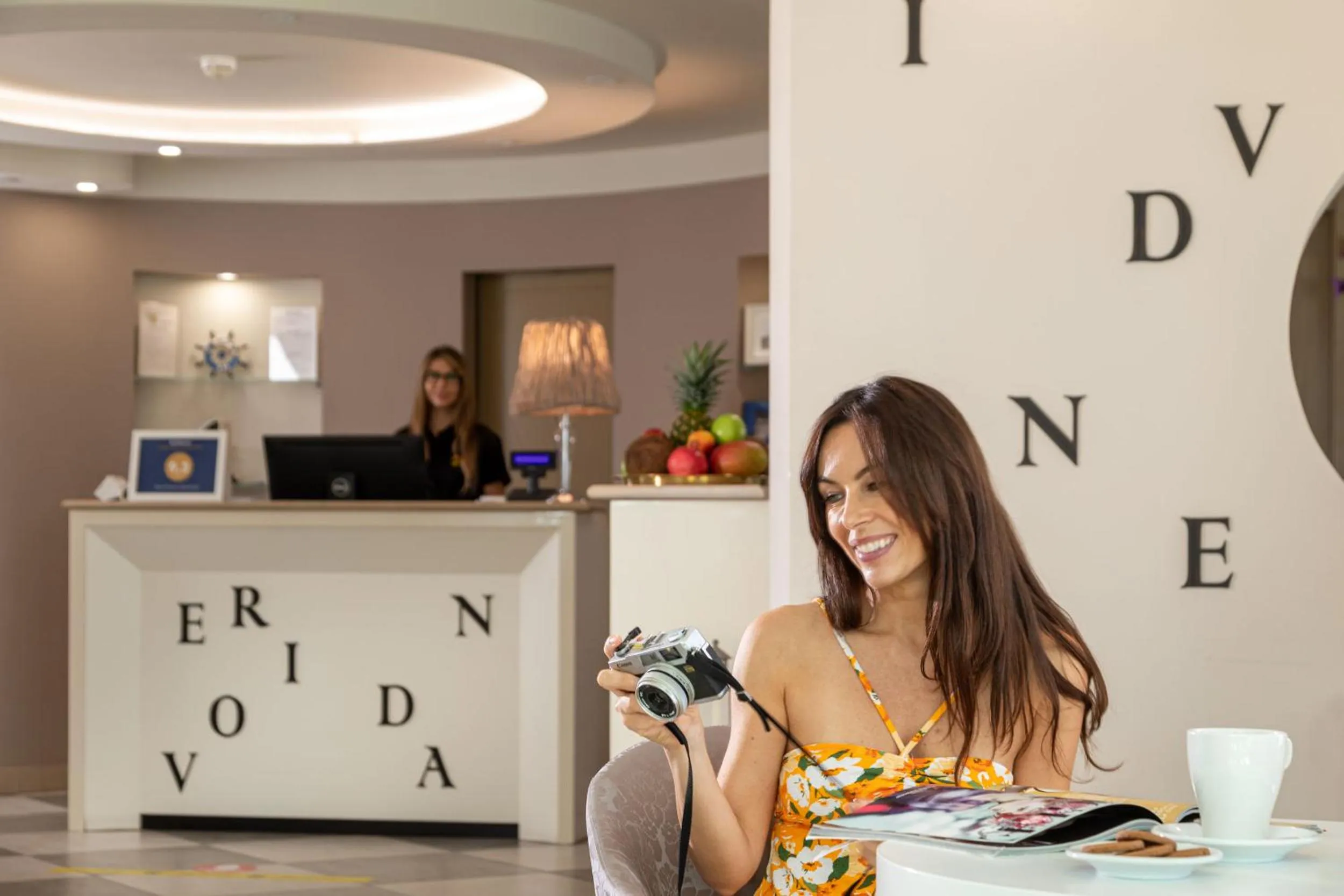 Staff in Nero D'Avorio Apartments