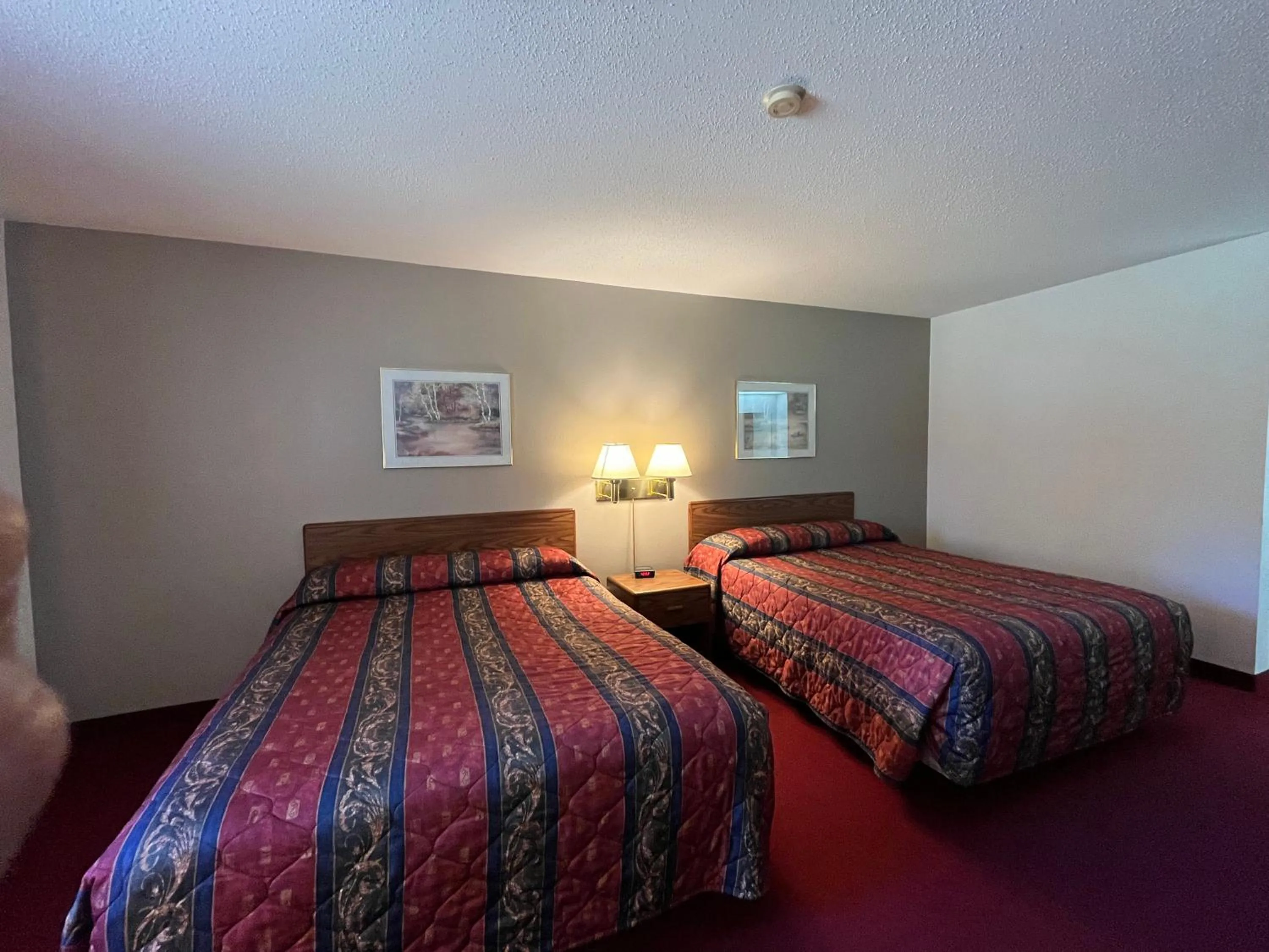 Bed in Boulder Bear Motor Lodge