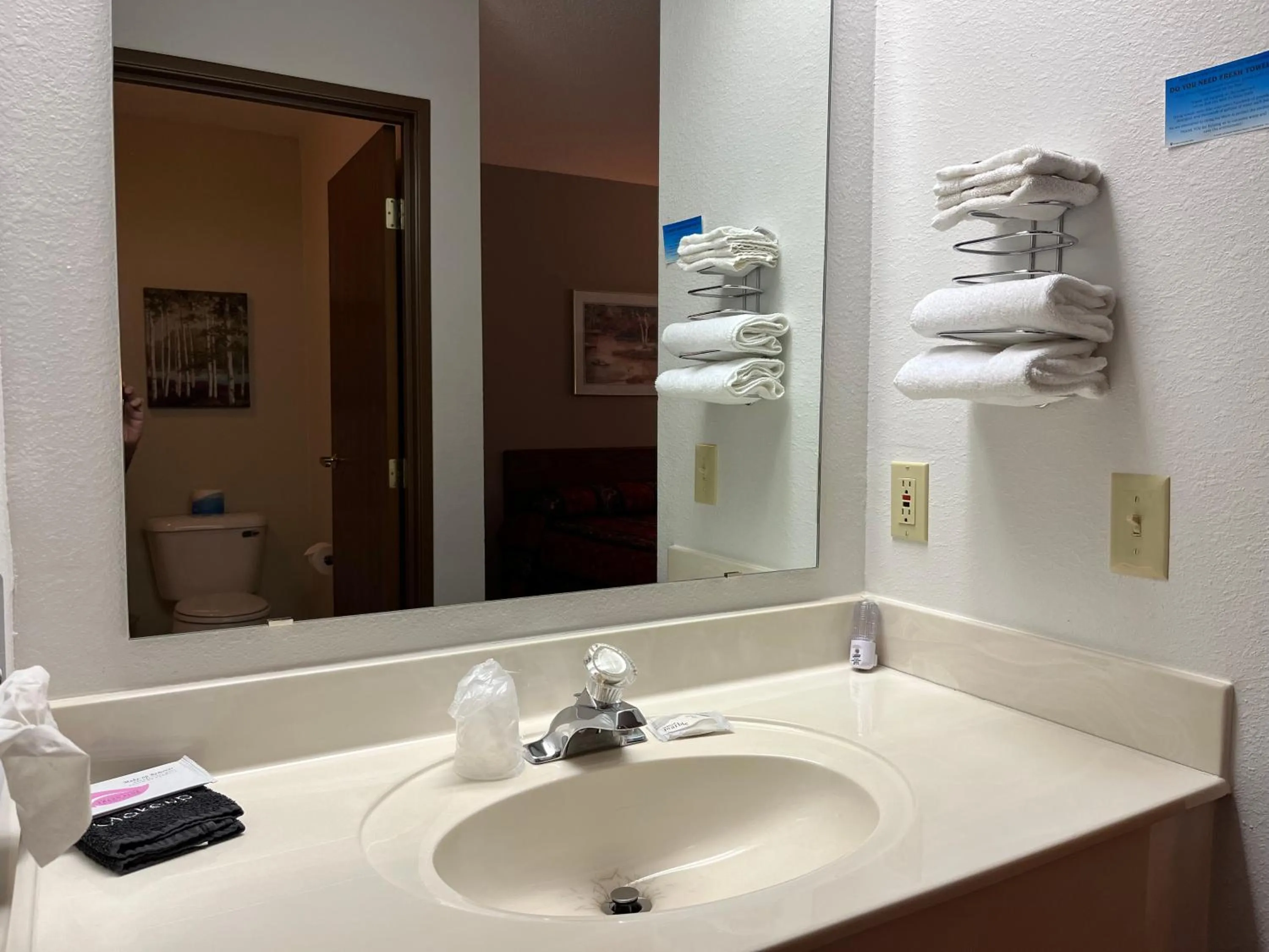 Bathroom in Boulder Bear Motor Lodge