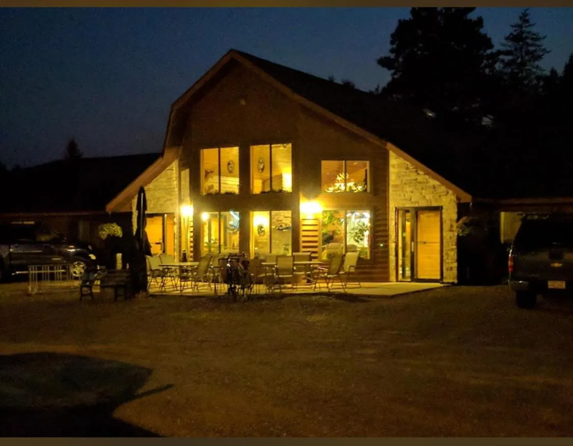 Property building in Boulder Bear Motor Lodge