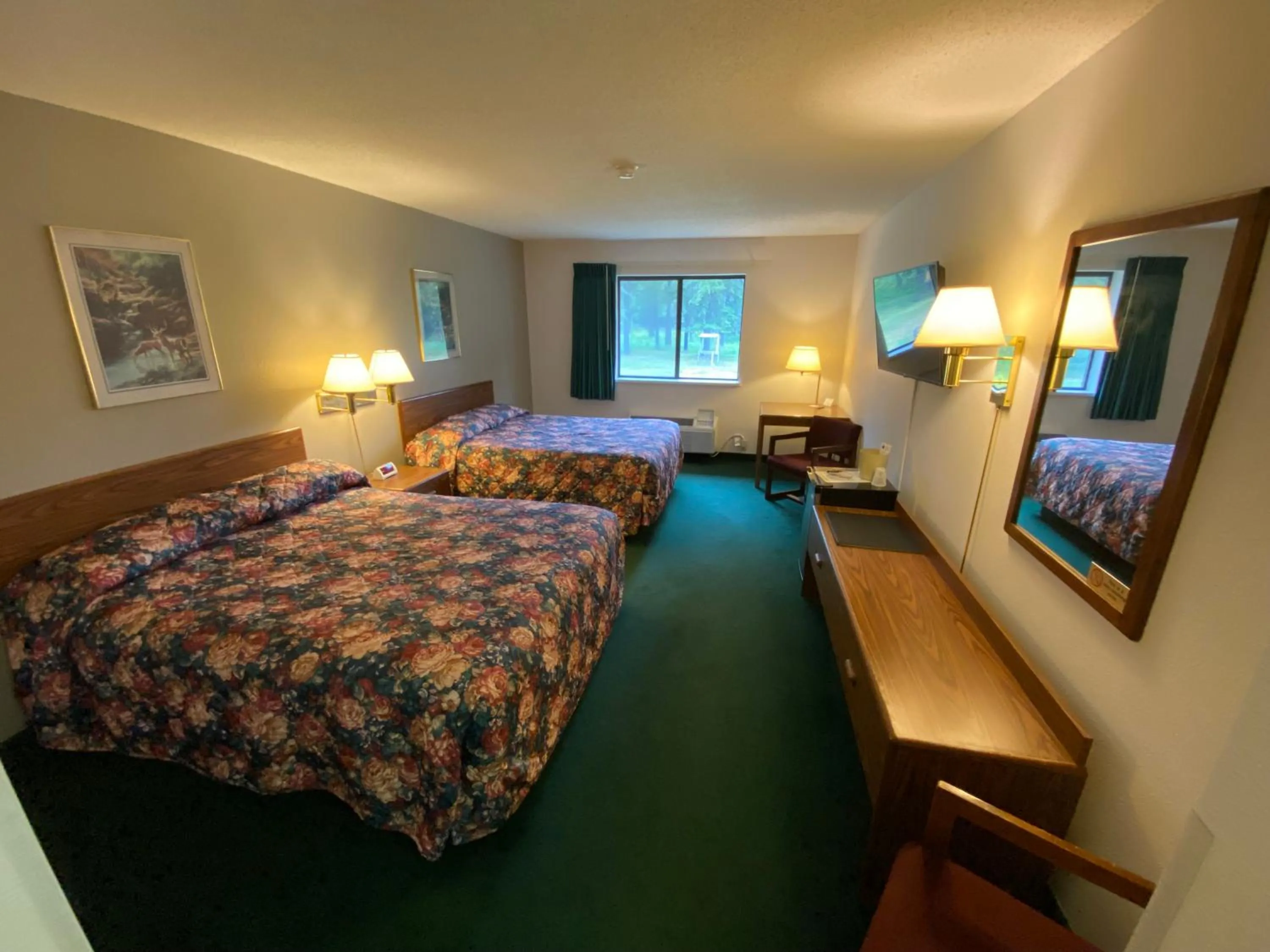 Bedroom, Bed in Boulder Bear Motor Lodge