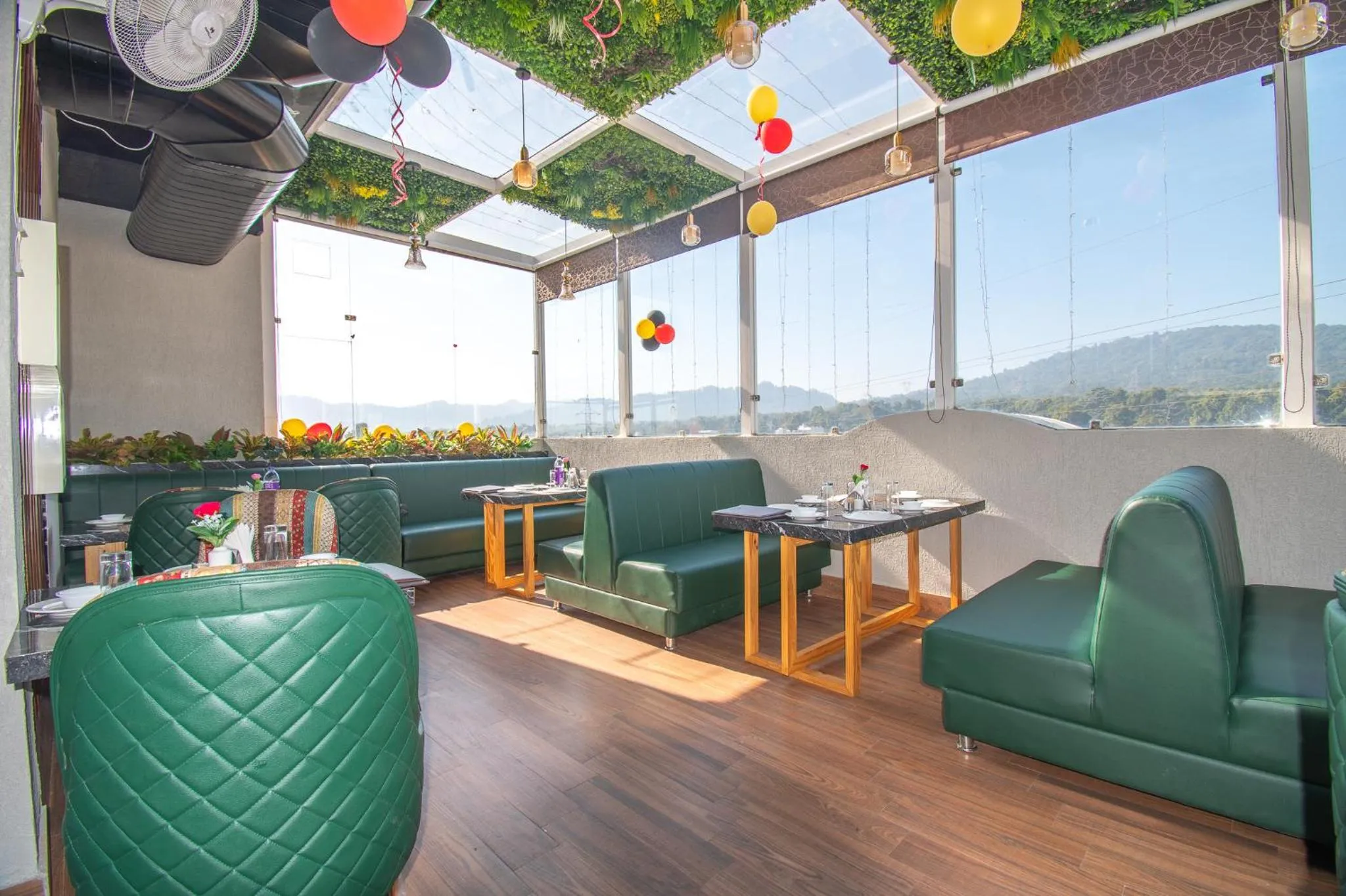 Restaurant/places to eat in Hotel Ramaya Inn