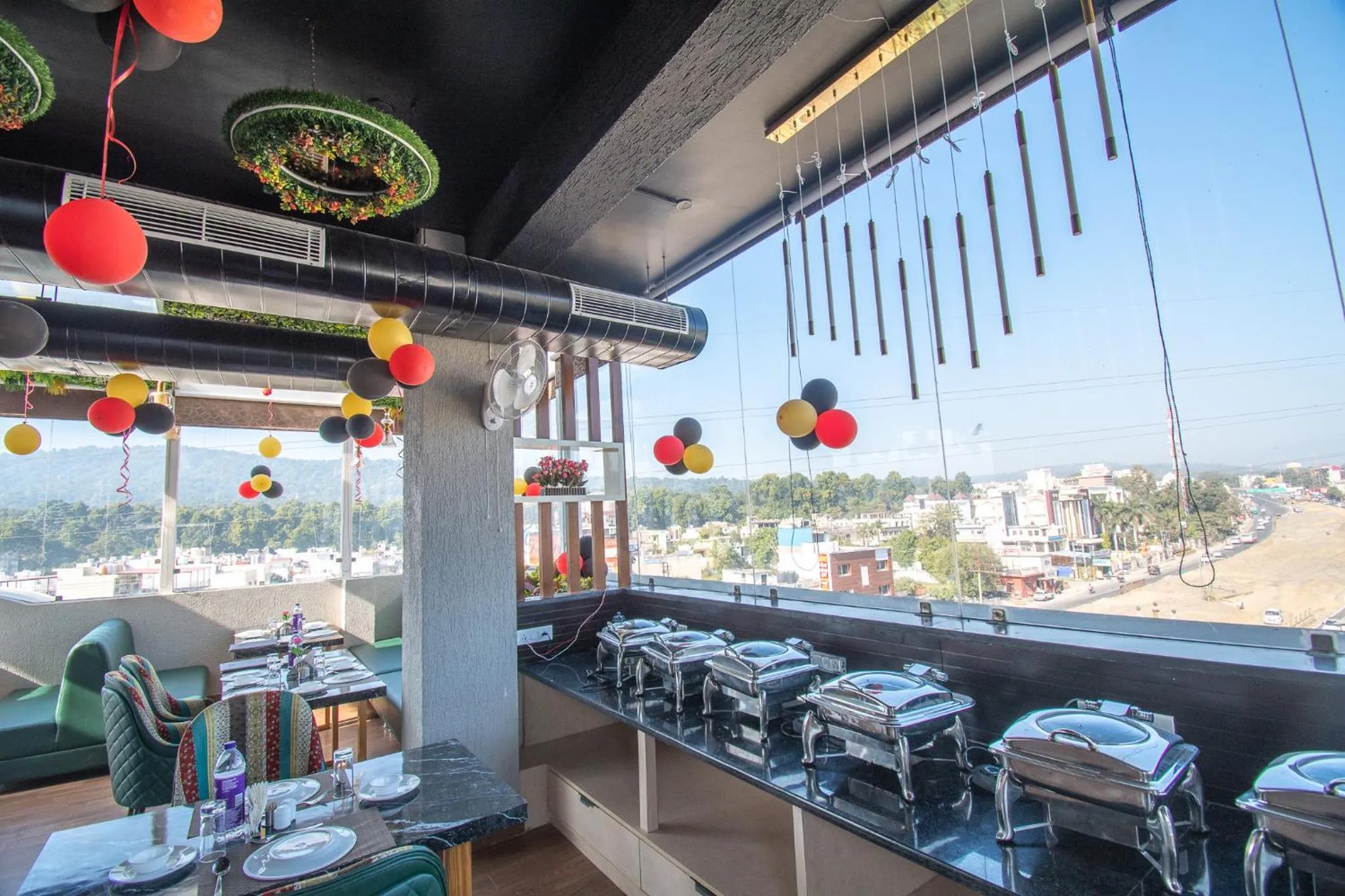 Restaurant/places to eat in Hotel Ramaya Inn