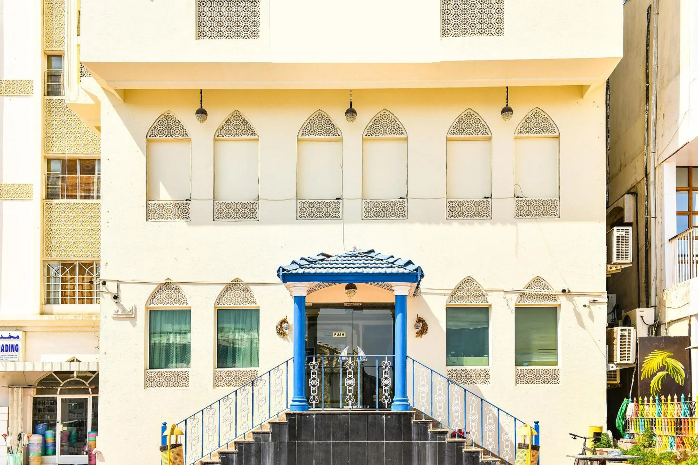 Facade/entrance in OYO 137 Marina Hotel