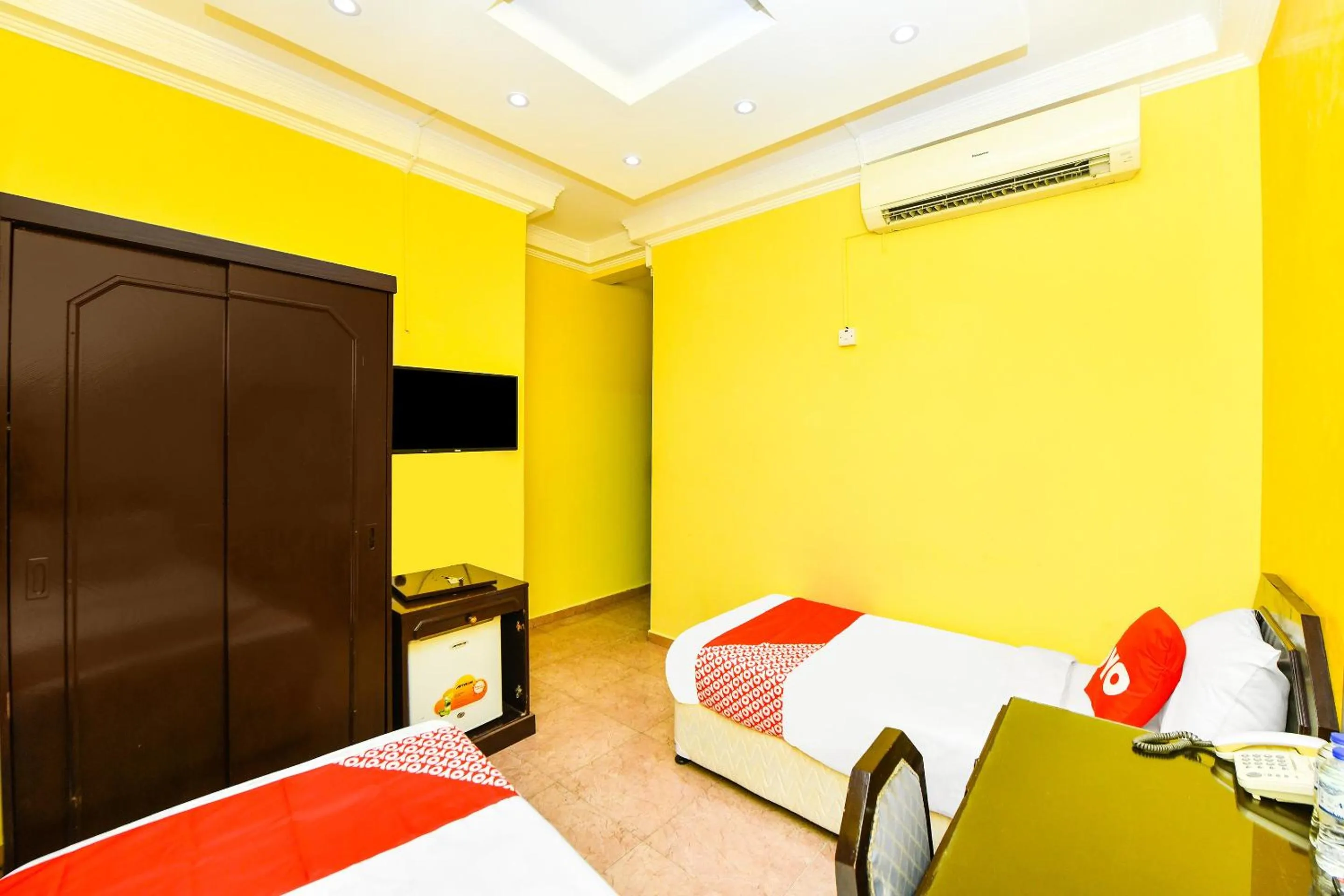 Bedroom, Bed in OYO 137 Marina Hotel