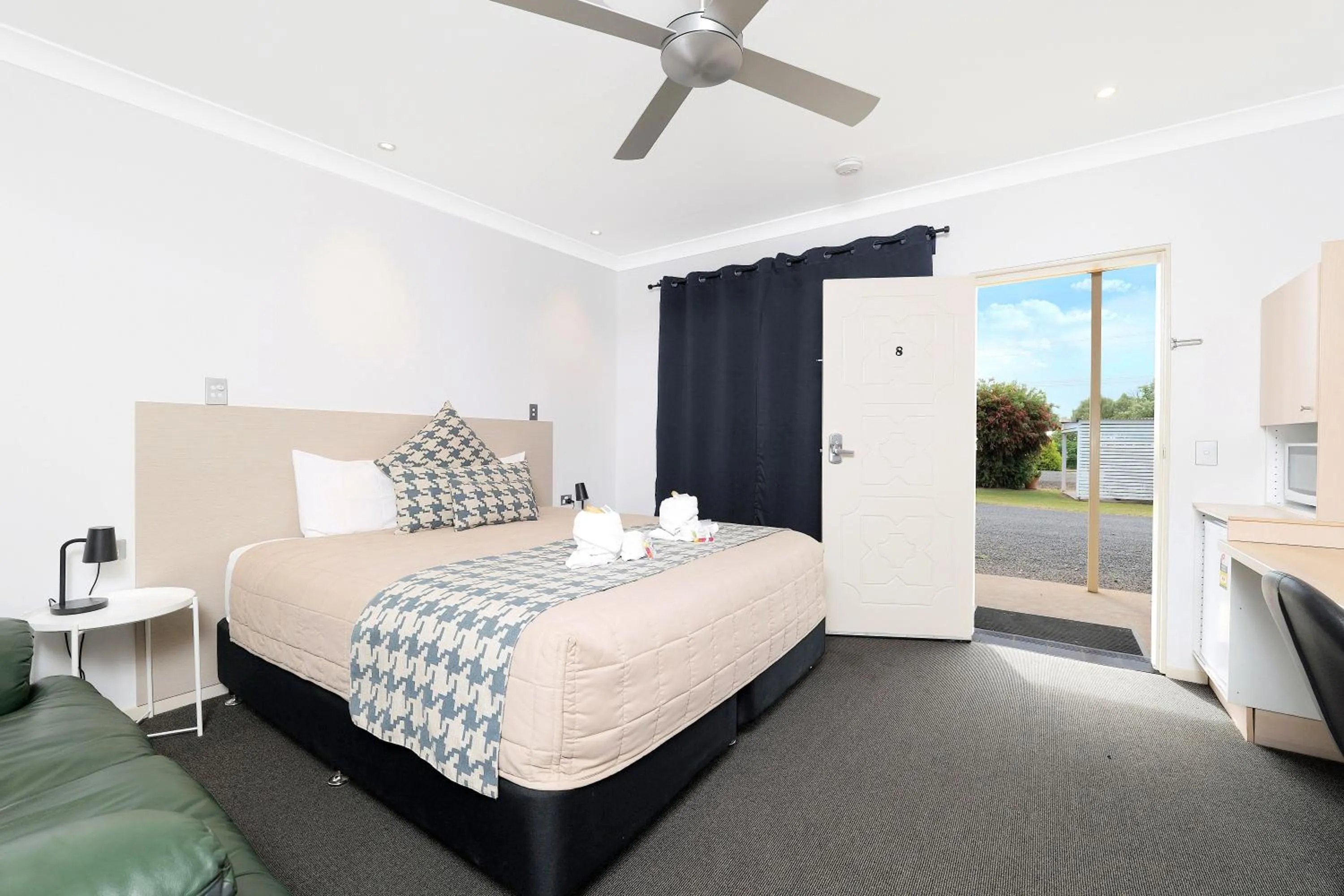 Bed in Boggabri Motel