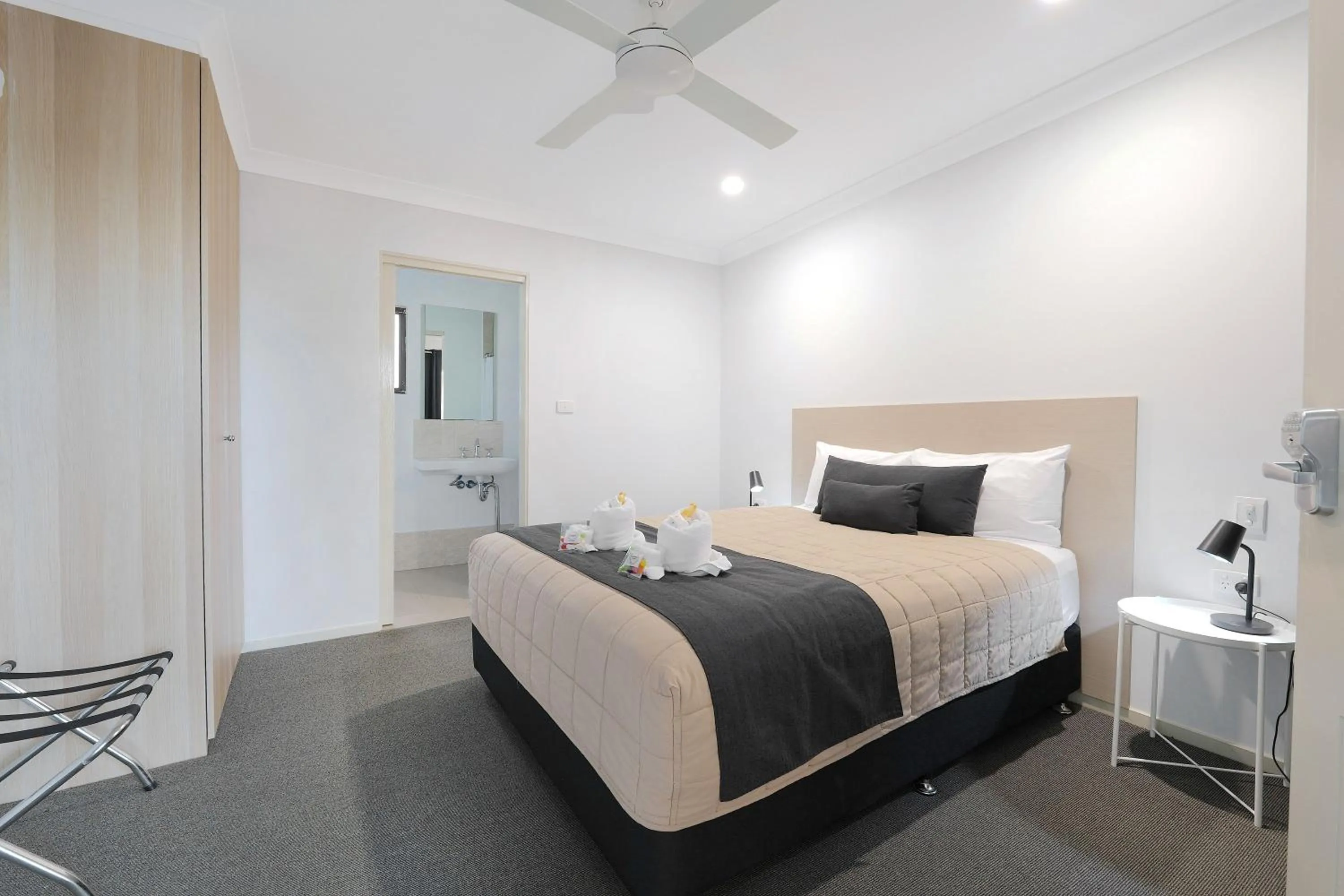 Family, Bed in Boggabri Motel