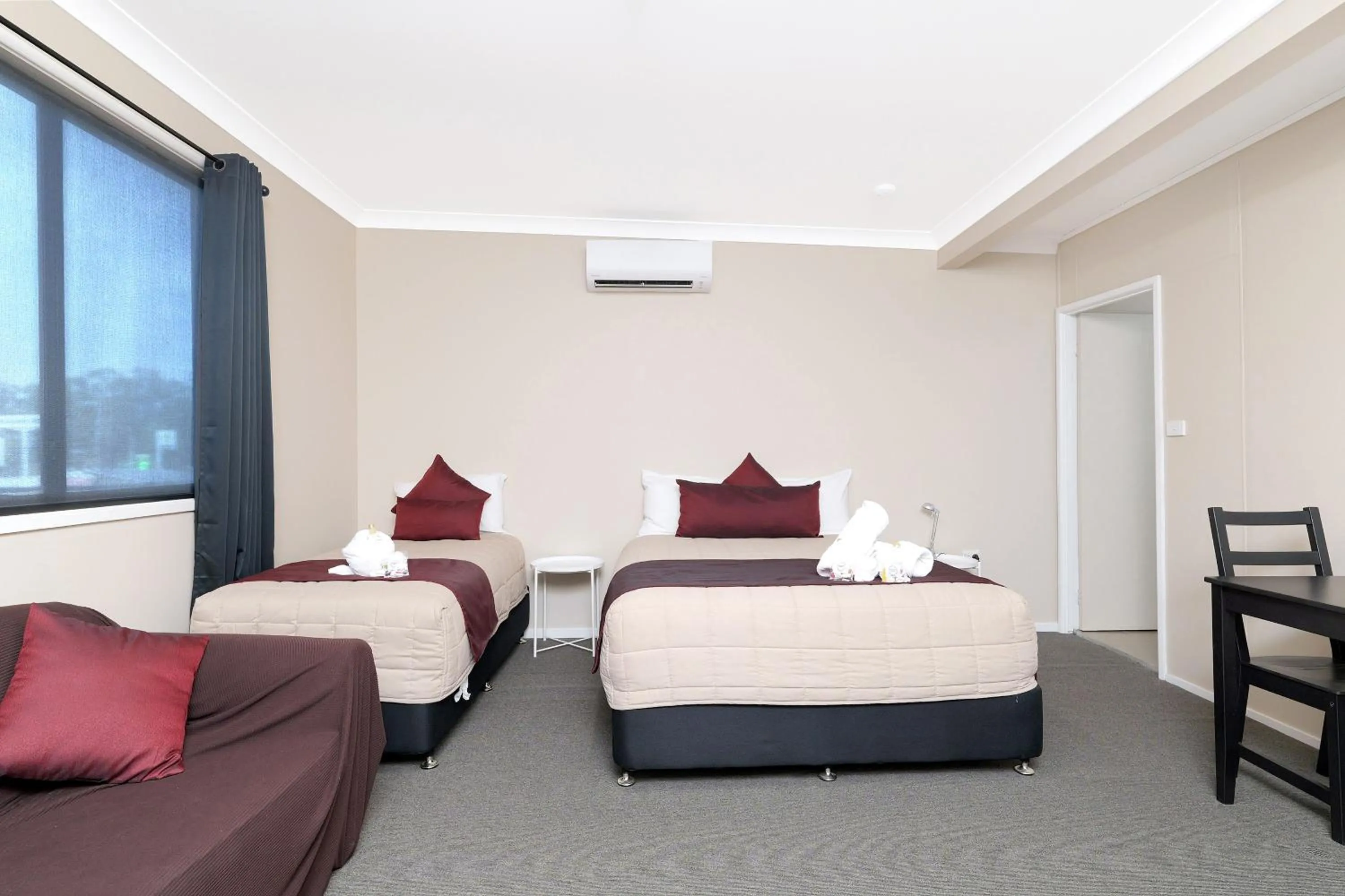 Photo of the whole room, Bed in Boggabri Motel