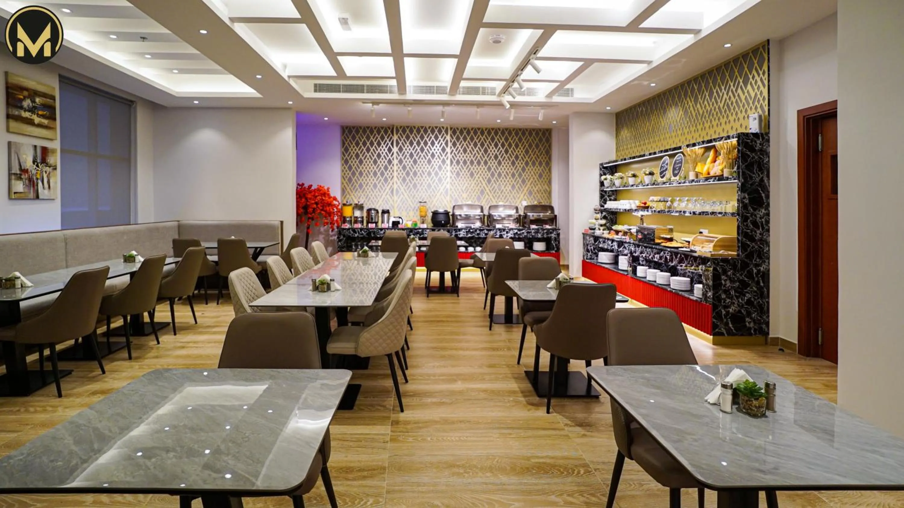 Restaurant/places to eat in Muscat Express Hotel