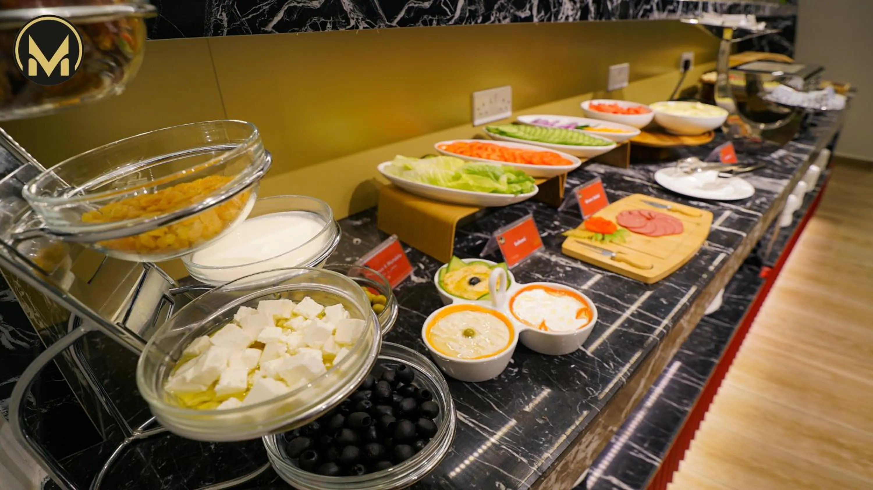 Restaurant/places to eat in Muscat Express Hotel