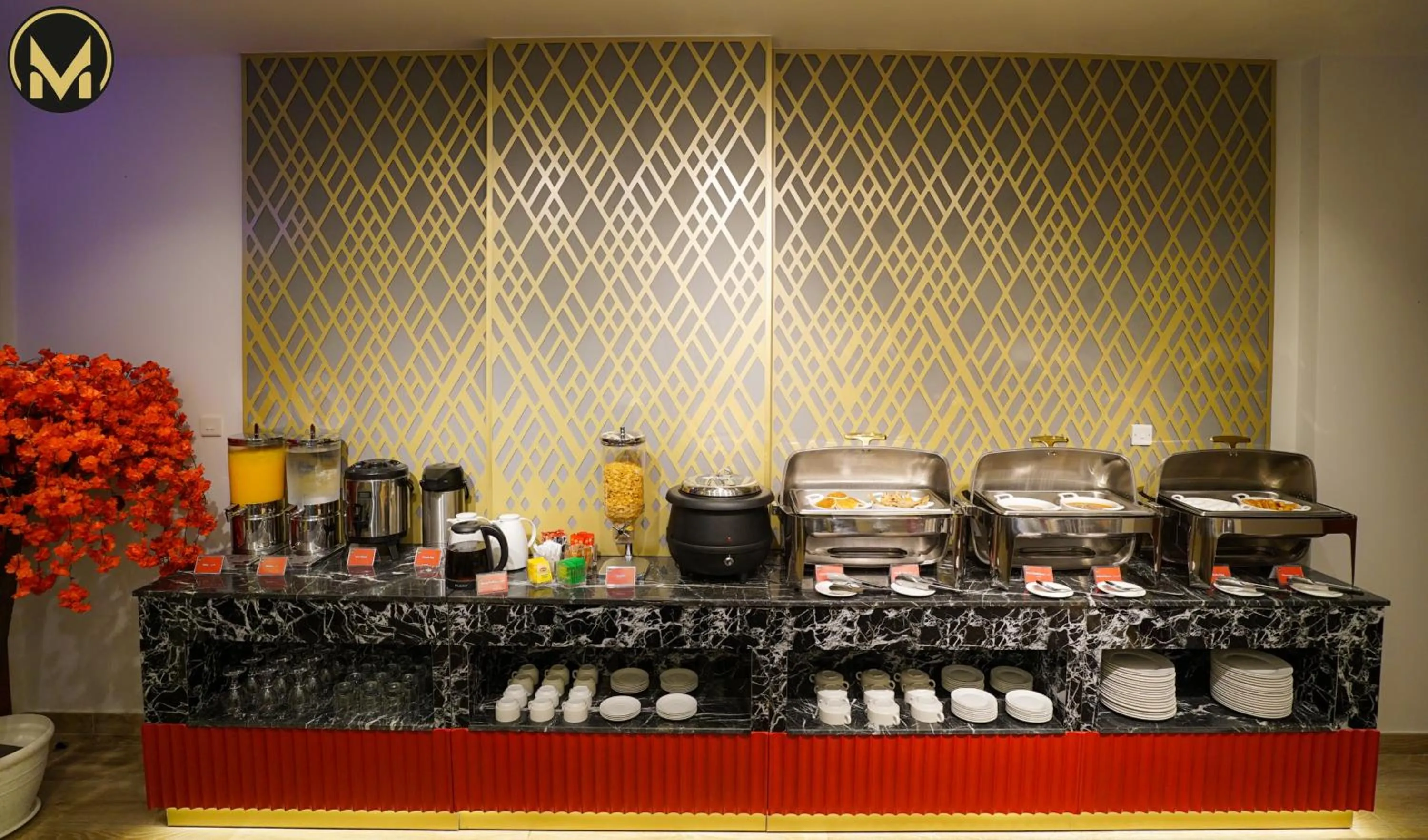 Restaurant/places to eat in Muscat Express Hotel