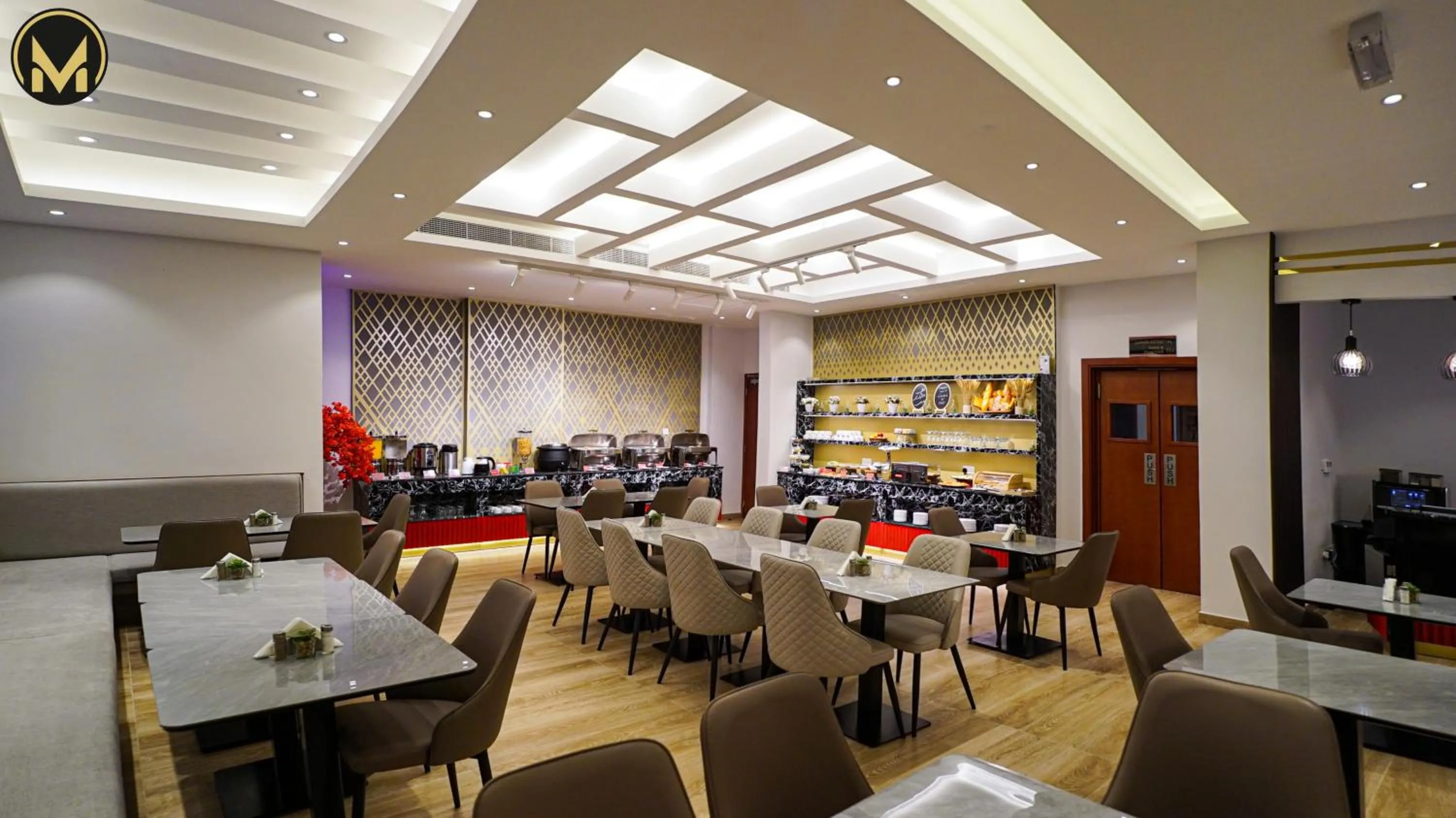 Restaurant/places to eat in Muscat Express Hotel