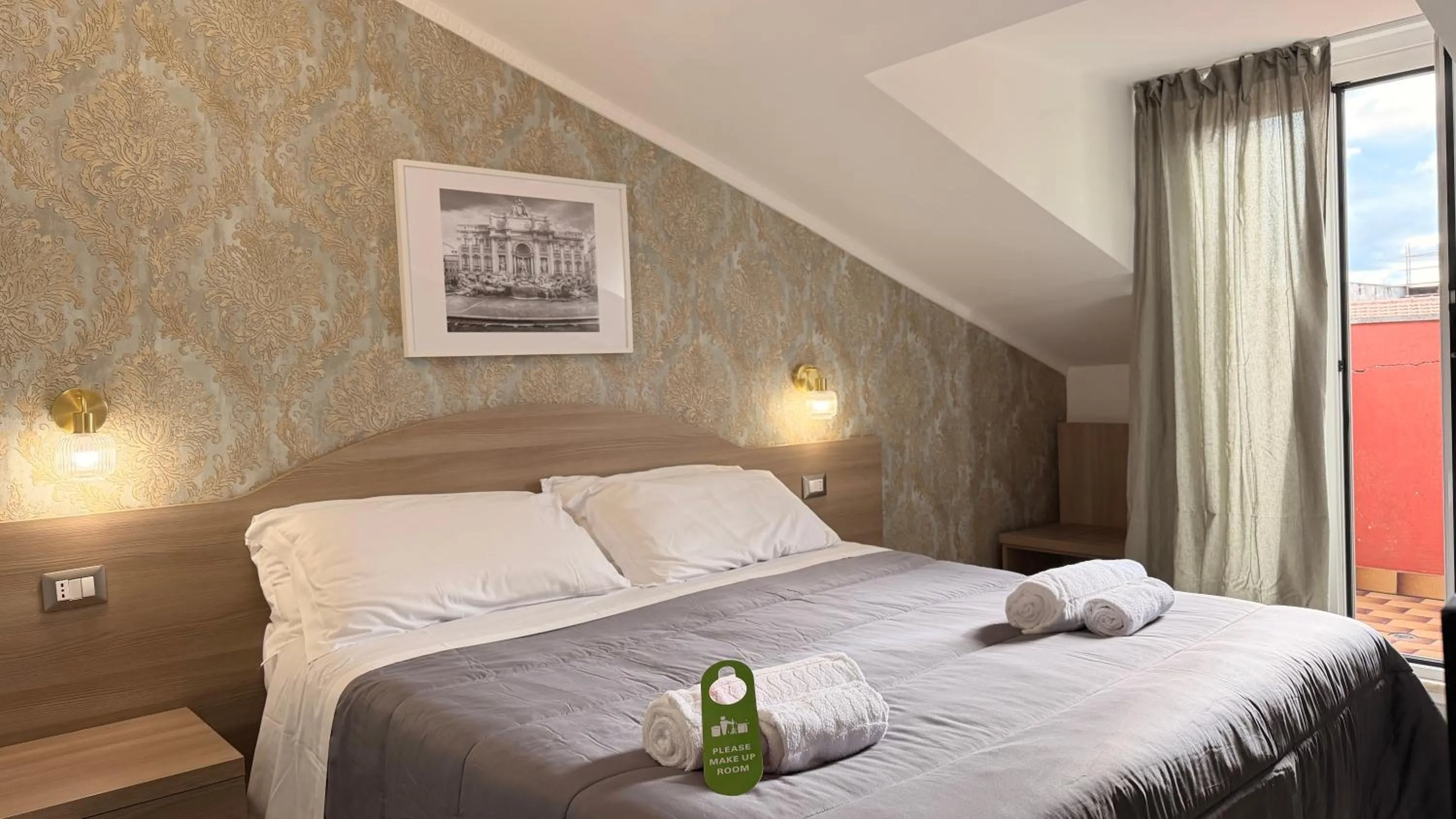 Photo of the whole room, Bed in Hotel Concorde