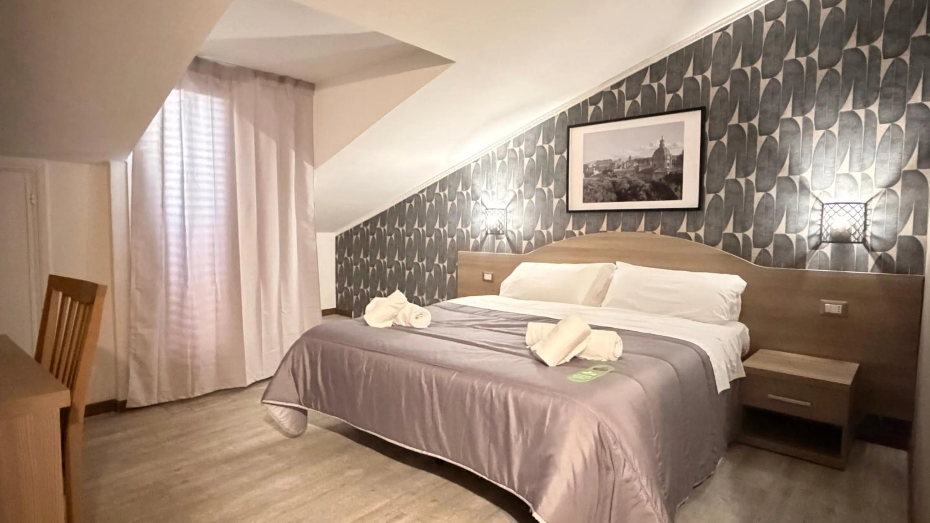 Photo of the whole room, Bed in Hotel Concorde