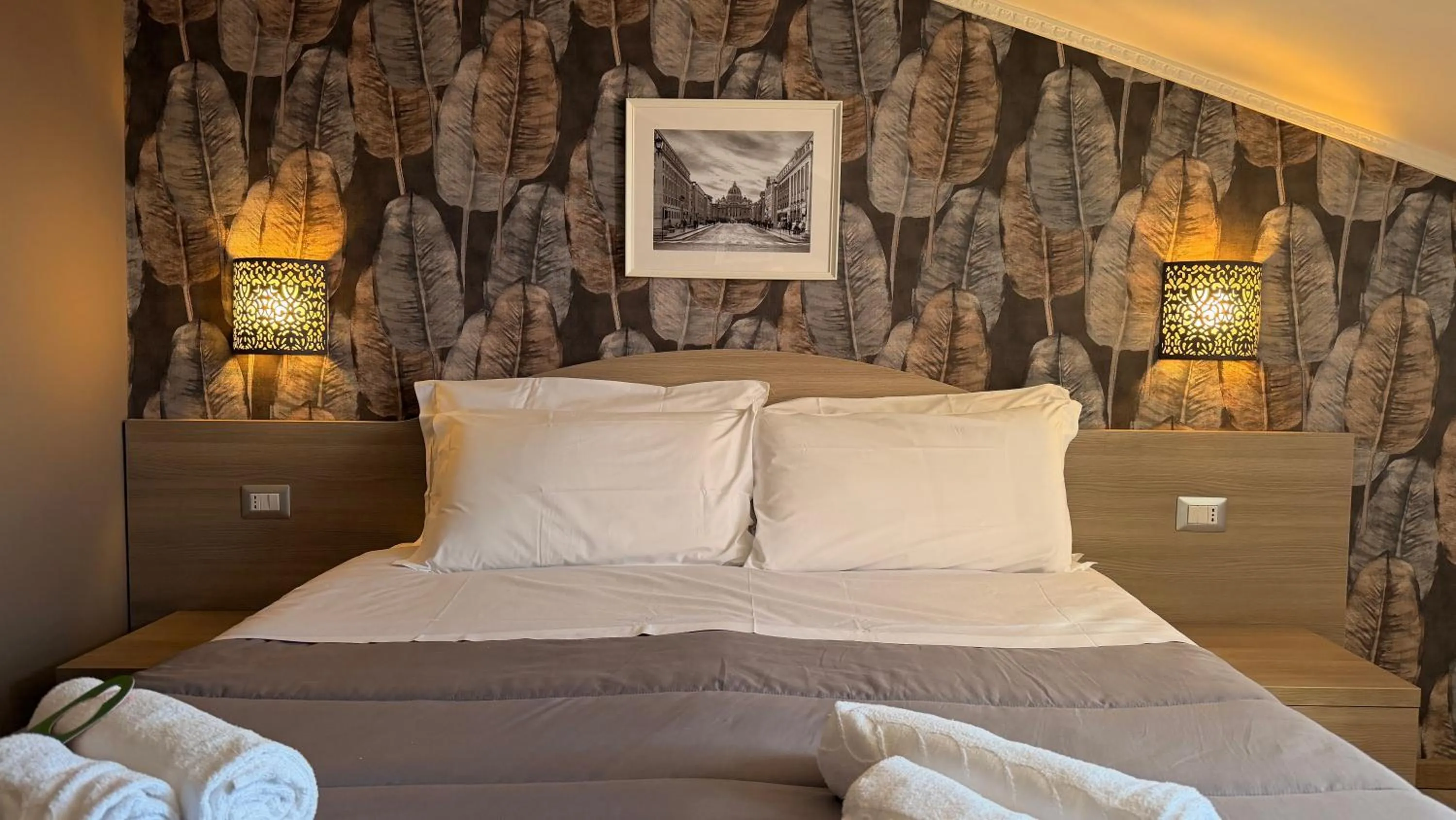 Bedroom, Bed in Hotel Concorde