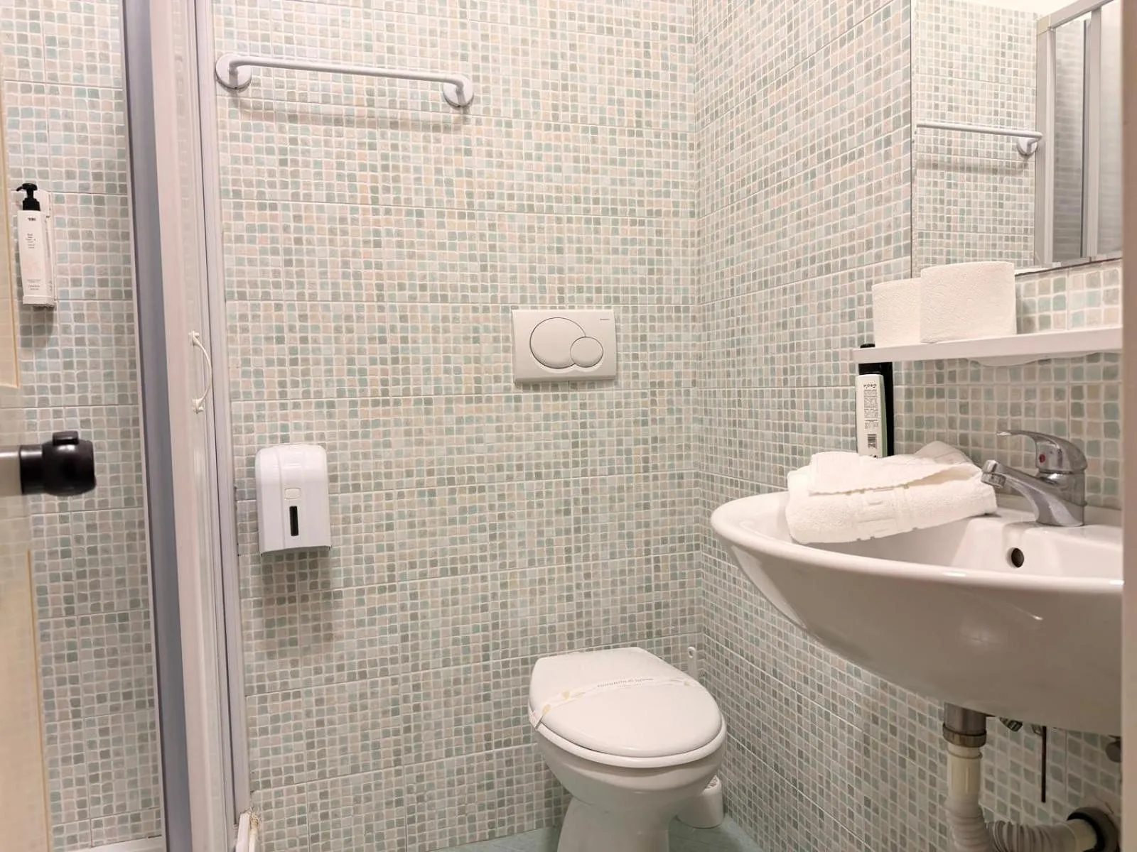 Bathroom in Hotel Concorde