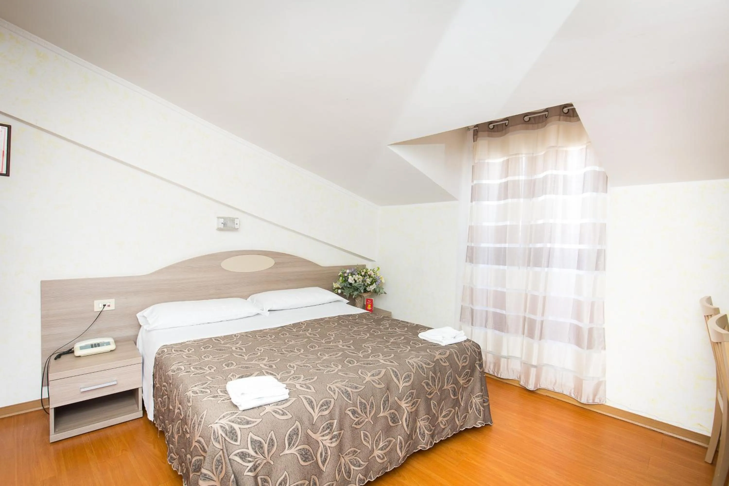 Bedroom, Bed in Hotel Concorde