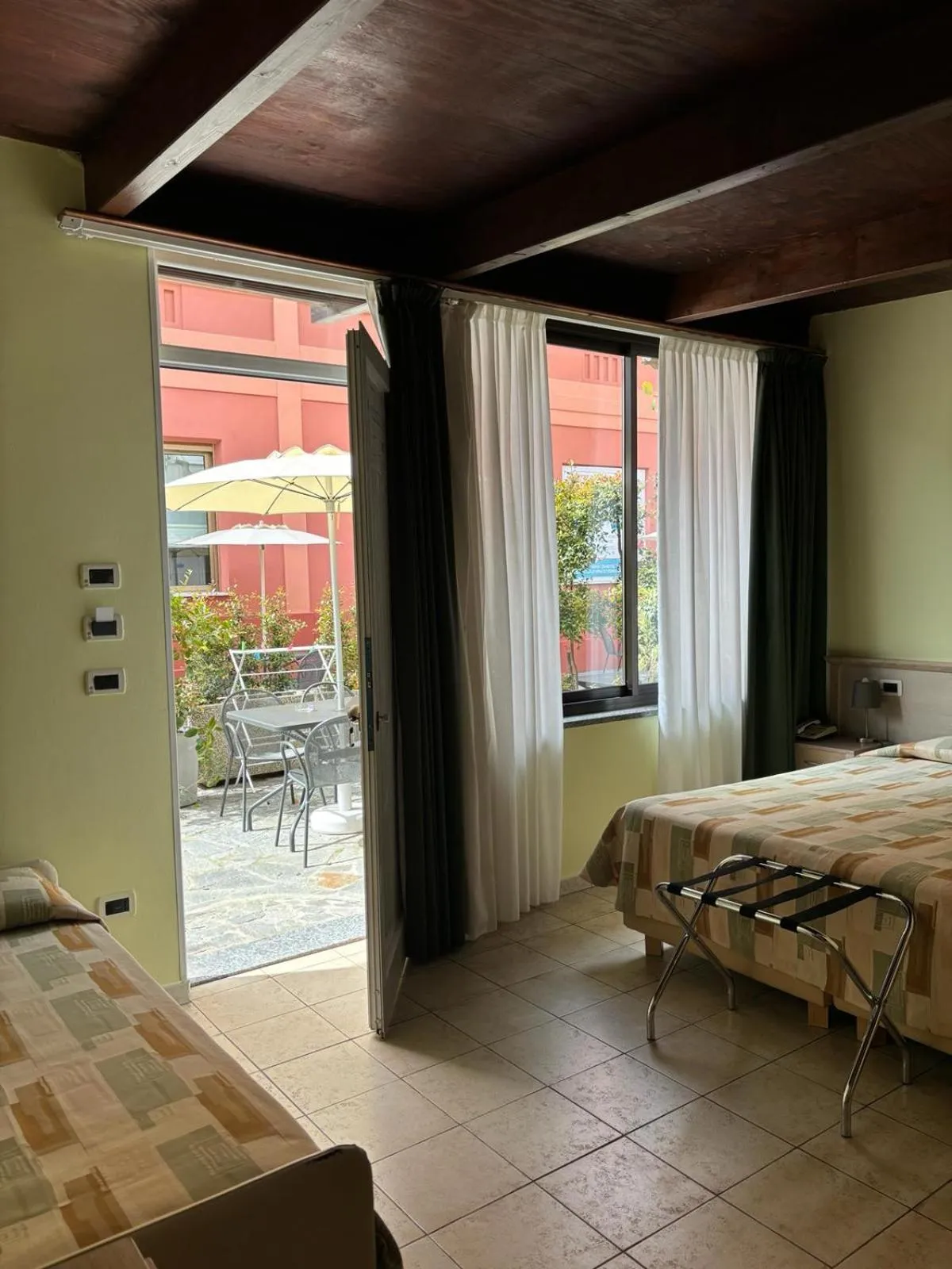 Spring, Bed in Hotel Delle Rose