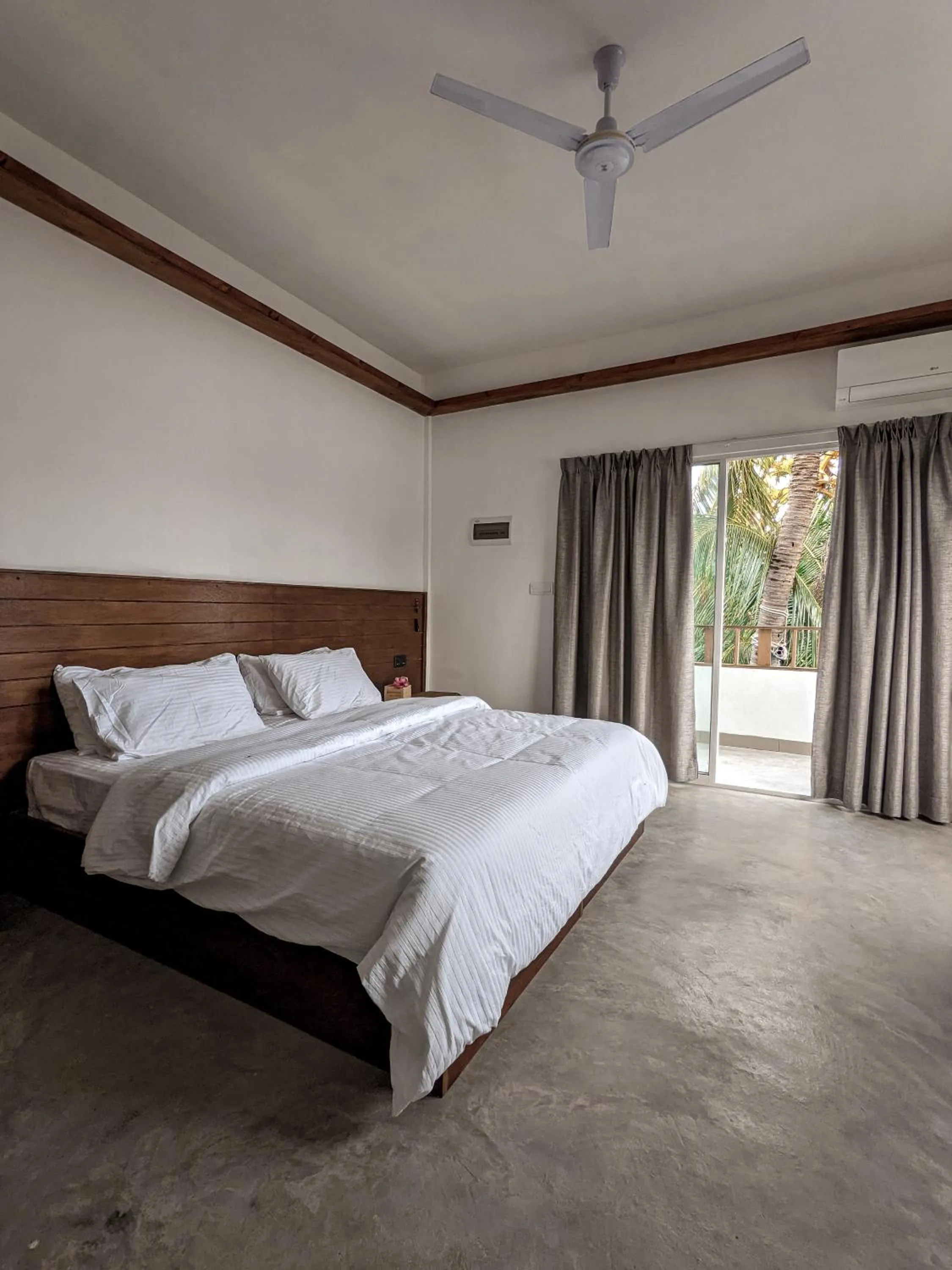 Photo of the whole room, Bed in Dhoadhi Retreat