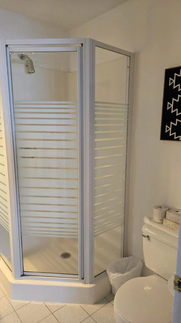 Shower in Hôtel Matha