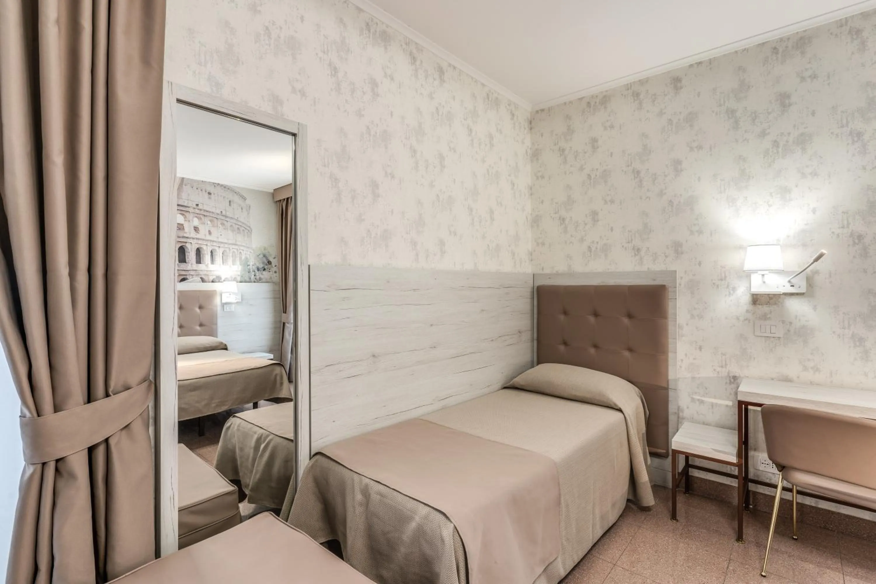 Bedroom, Bed in Hotel Milo