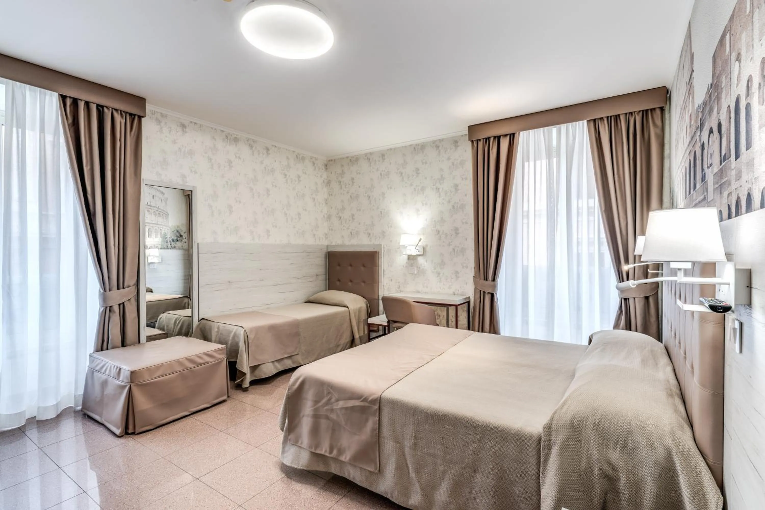 Bedroom, Bed in Hotel Milo