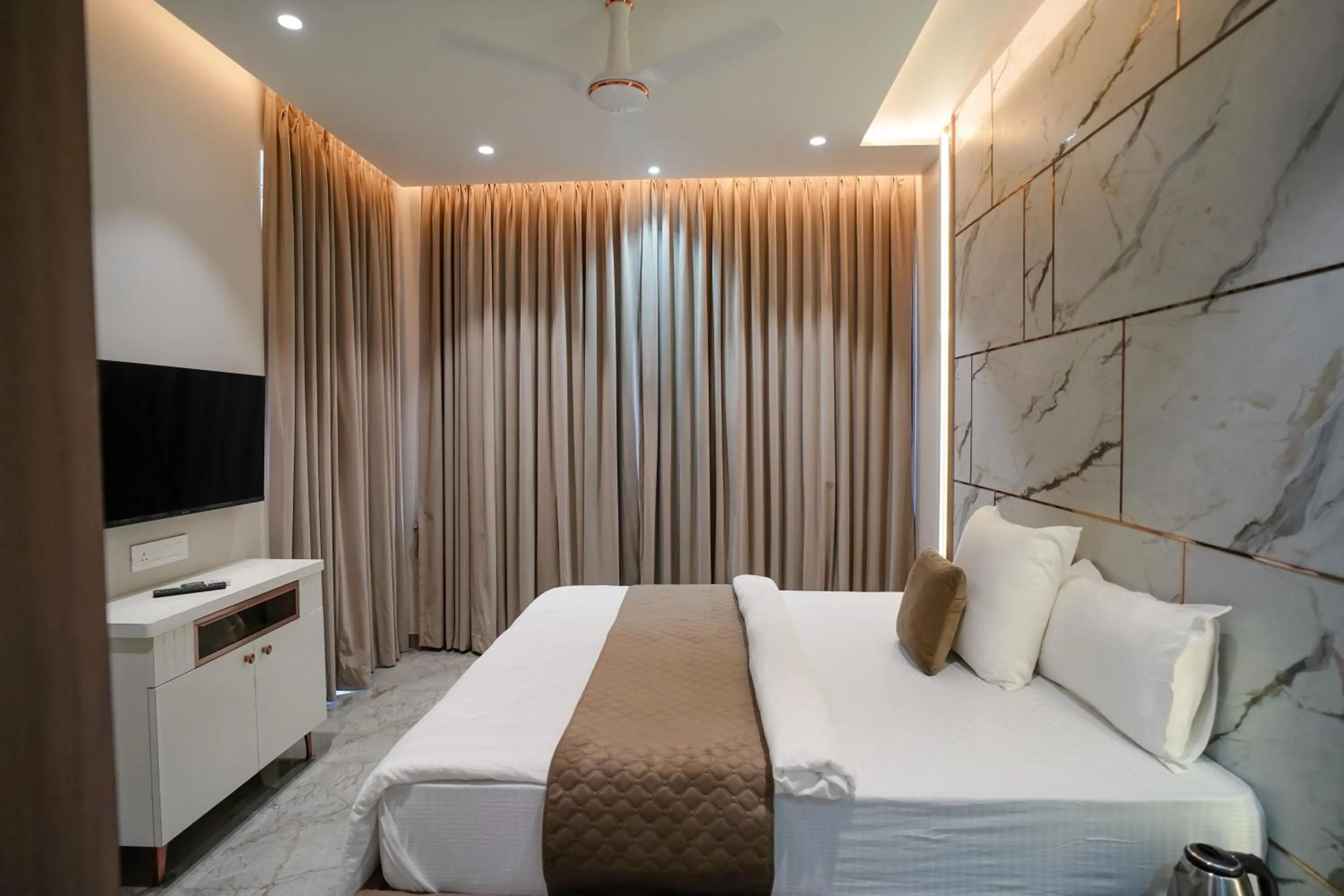 Bed in VIRASAT RESORT