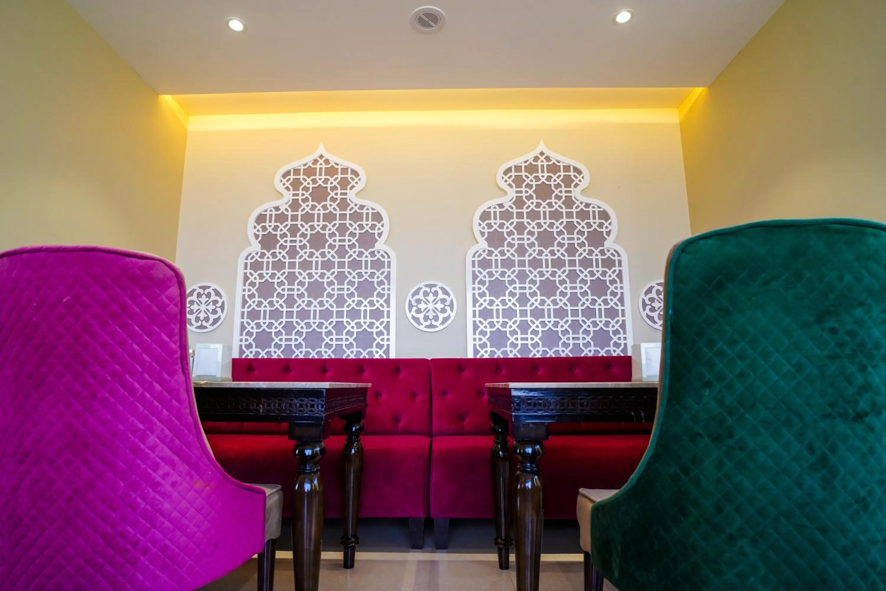 Restaurant/places to eat in VIRASAT RESORT