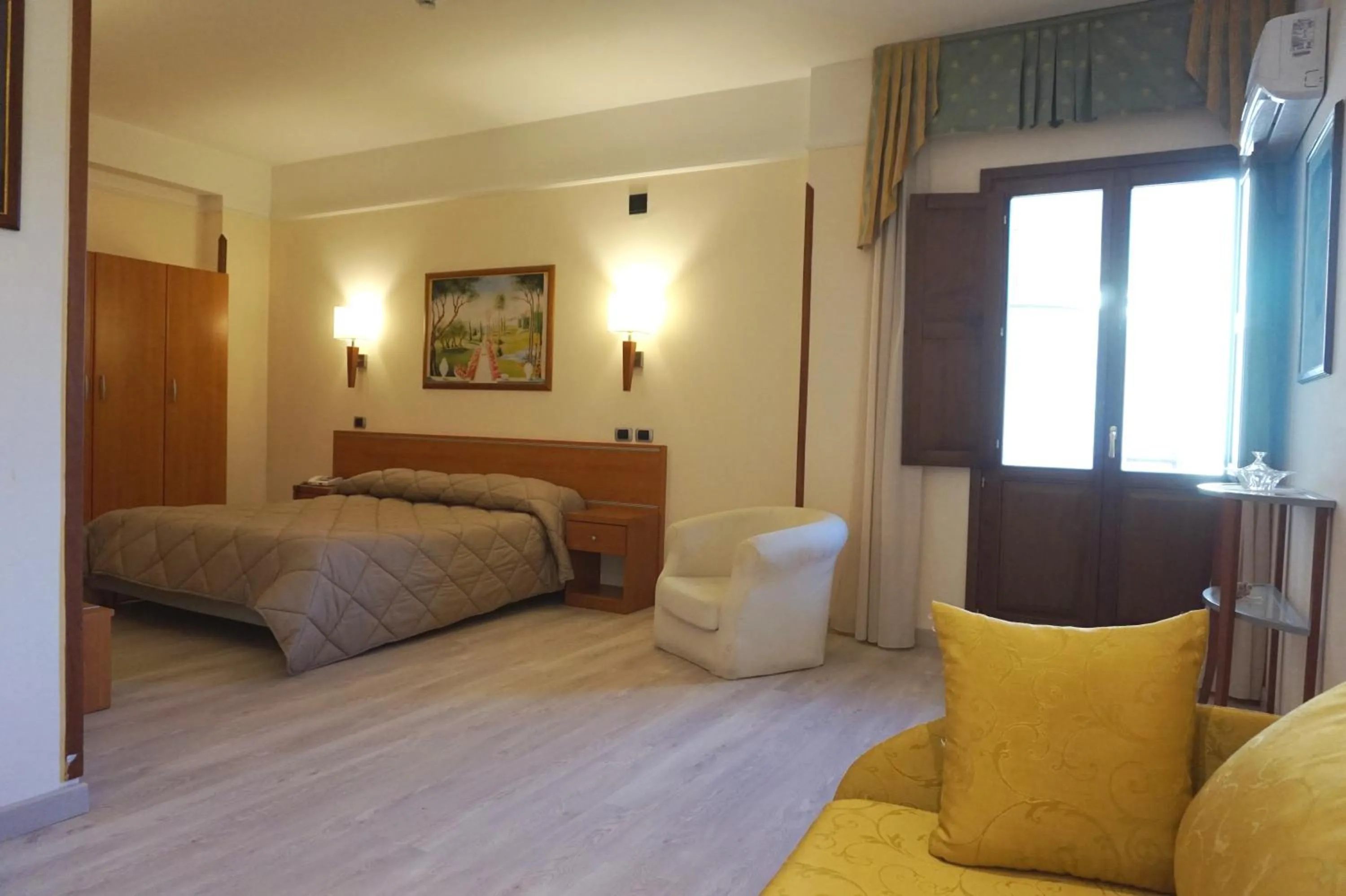 Bedroom, Bed in Bel Sito Hotel Due Torri