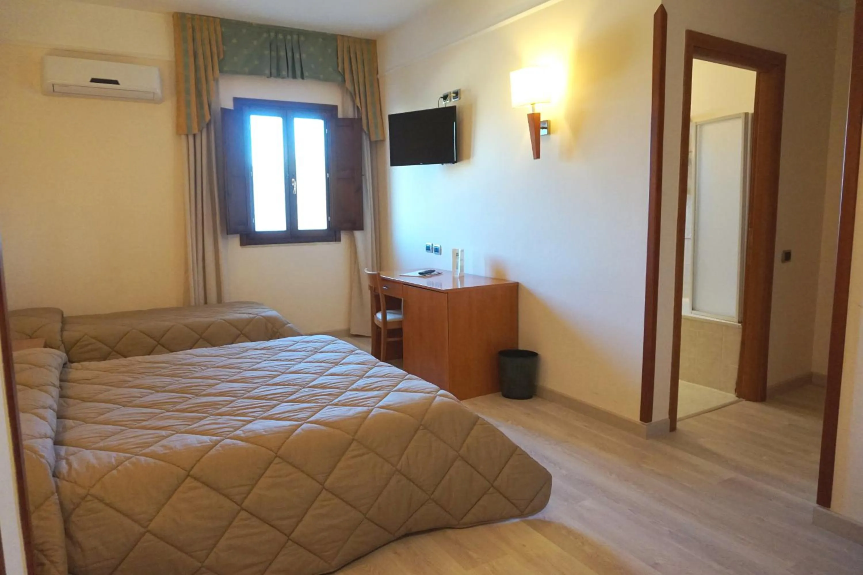 Bedroom, Bed in Bel Sito Hotel Due Torri