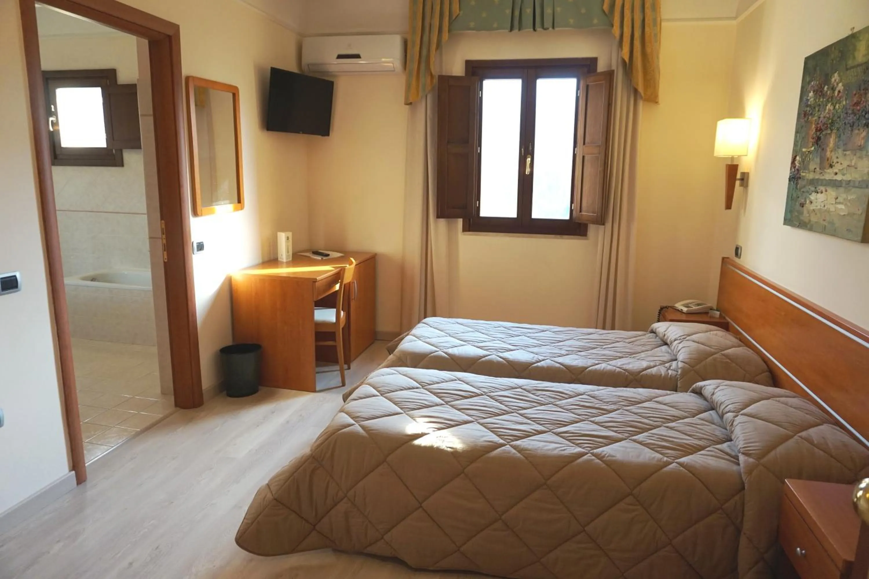 Bedroom, Bed in Bel Sito Hotel Due Torri