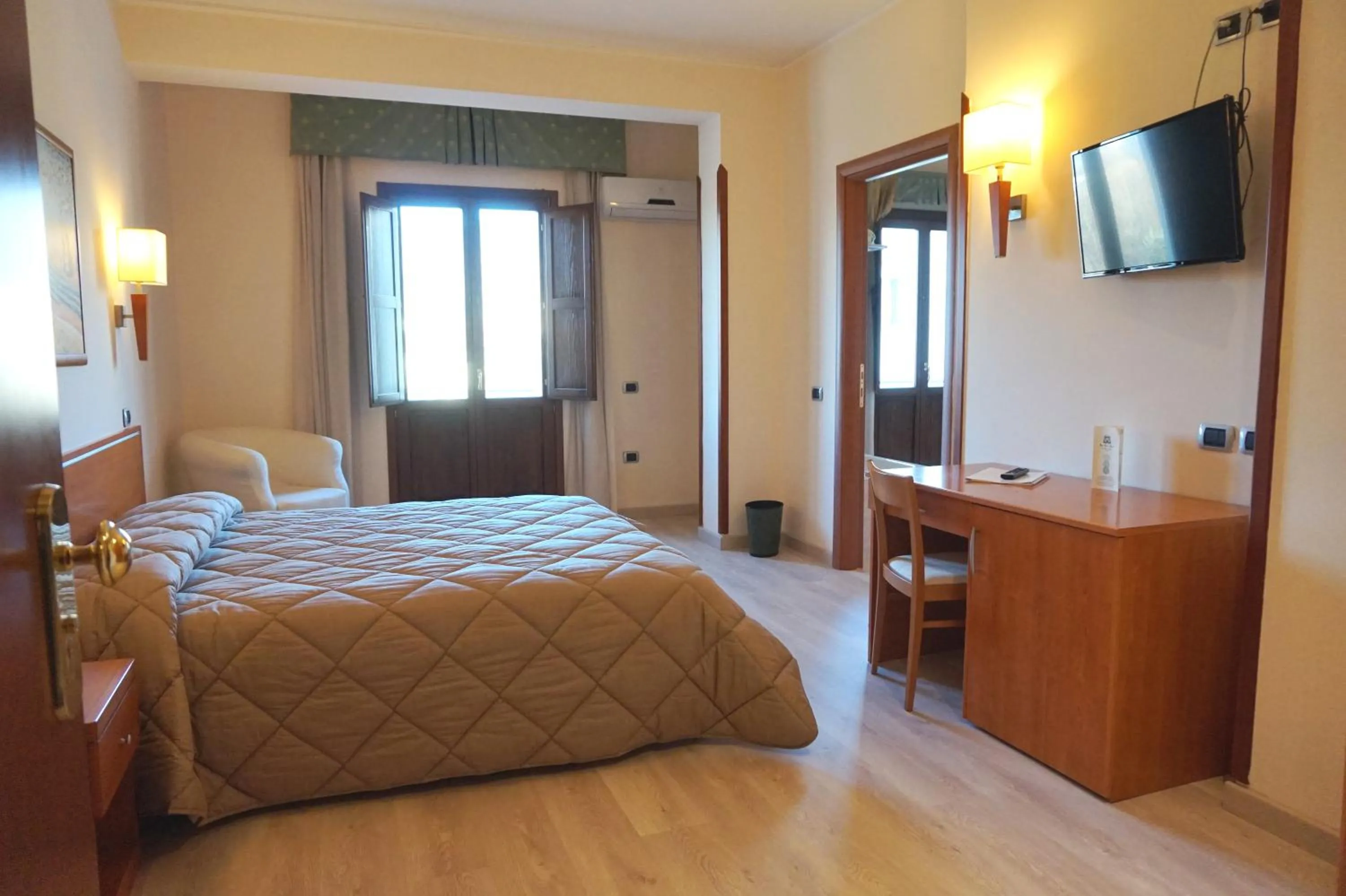 Bedroom, Bed in Bel Sito Hotel Due Torri